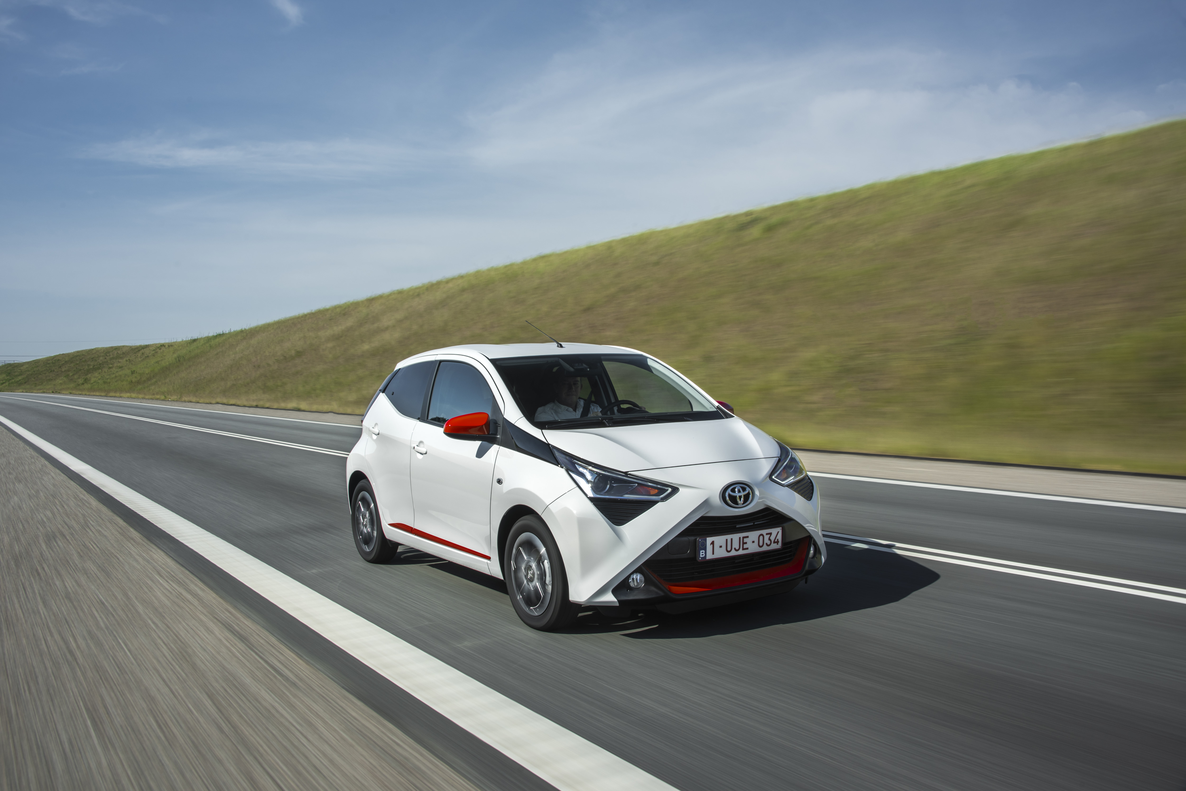 aygo-white-011