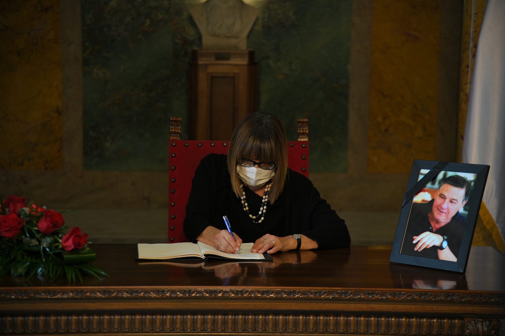 Beograd 02.12.2021. Komemoracija, Milutin Mrkonjić, Skupština Srbije, knjiga žalosti Foto: Nemanja Jovanović/Nova.rs