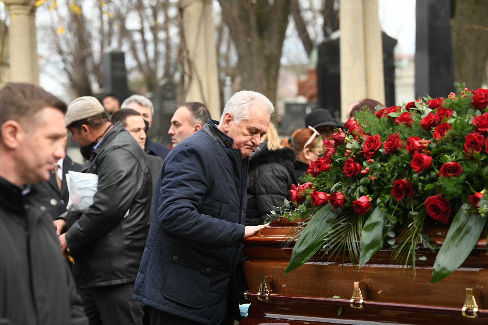 Beograd 02. decembar 2021. Sahrana politicara Milutina Mrkonjica Mrke na Novo groblju u Beogradu u Aleji zasluznih gradjana Foto: Vesna Lalić/Nova.rs