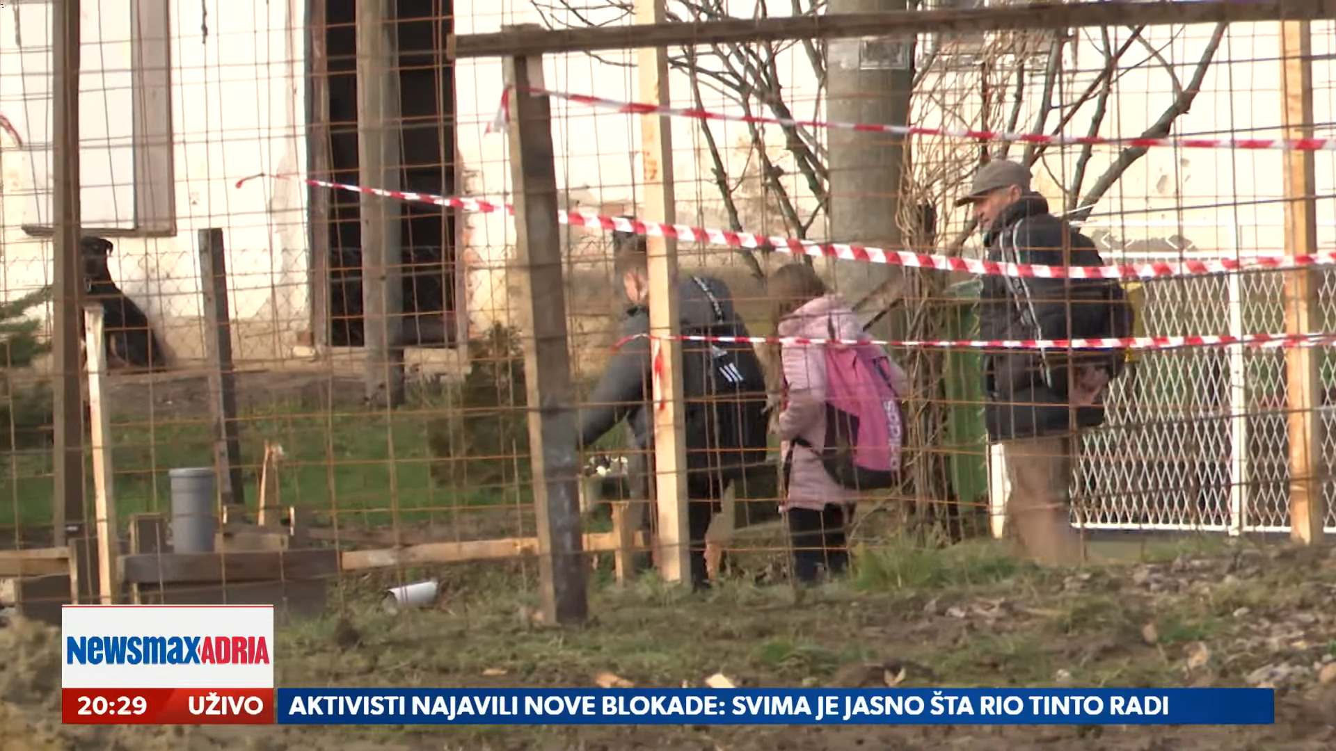 Zašto u selu Veliki Borak kod Barajeva u sred fudbalskog terena niče gasna stanica?