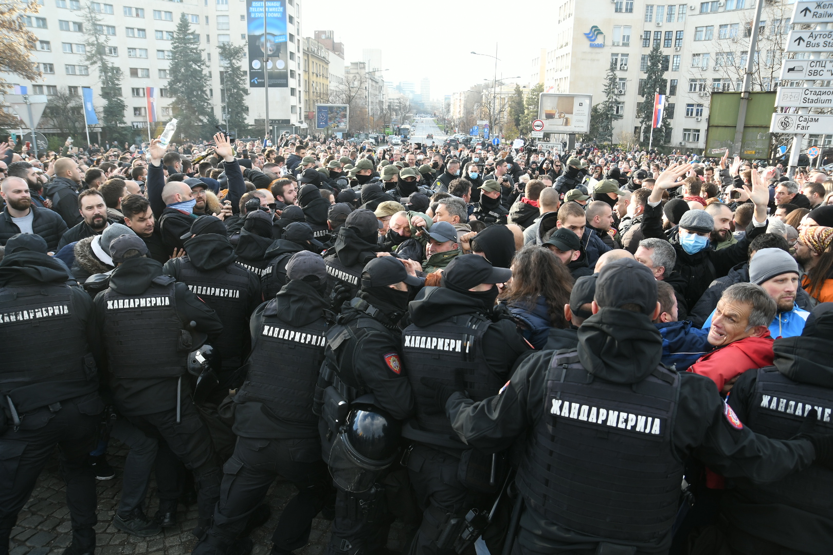 Novi Sad 27.11.2021. Ekološki ustanak, protest, blokada, policija, kordon Foto: Nenad Mihajlović/Nova.rs