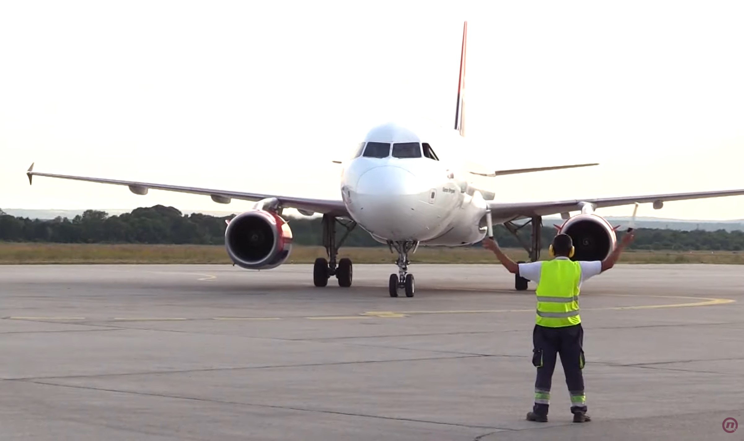 Medju nama, PKG AVIO LINIJA BG NIS (MILJANA) – Let Niš – Beograd: Avioni kratko lete