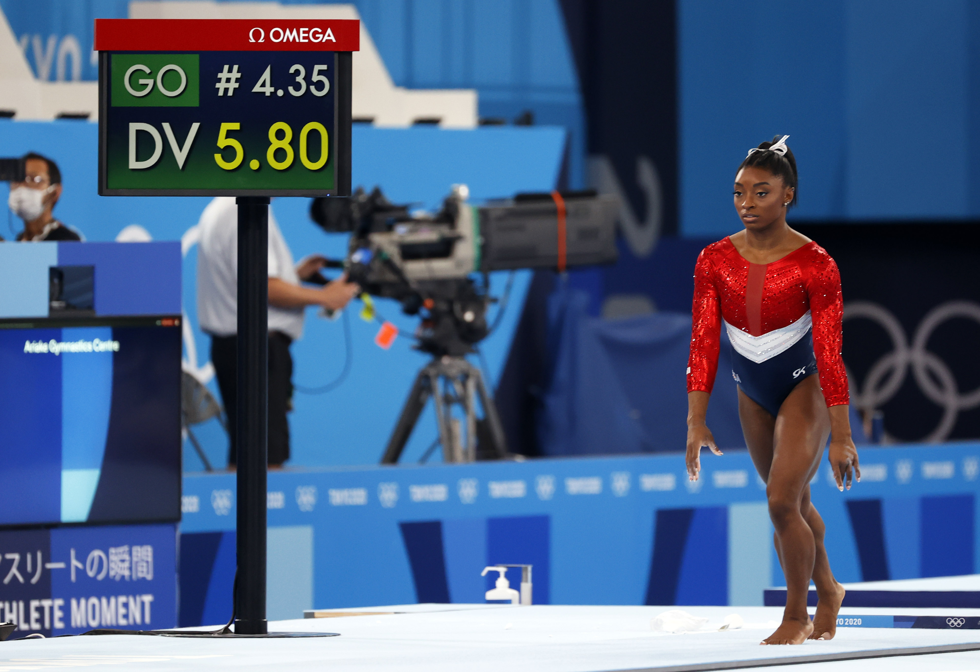 epa09370179 Simone Biles of the USA performs on the Vault during the Women's Team final during the Artistic Gymnastics events of the Tokyo 2020 Olympic Games at the Ariake Gymnastics Centre in Tokyo, Japan, 27 July 2021.  EPA-EFE/HOW HWEE YOUNG