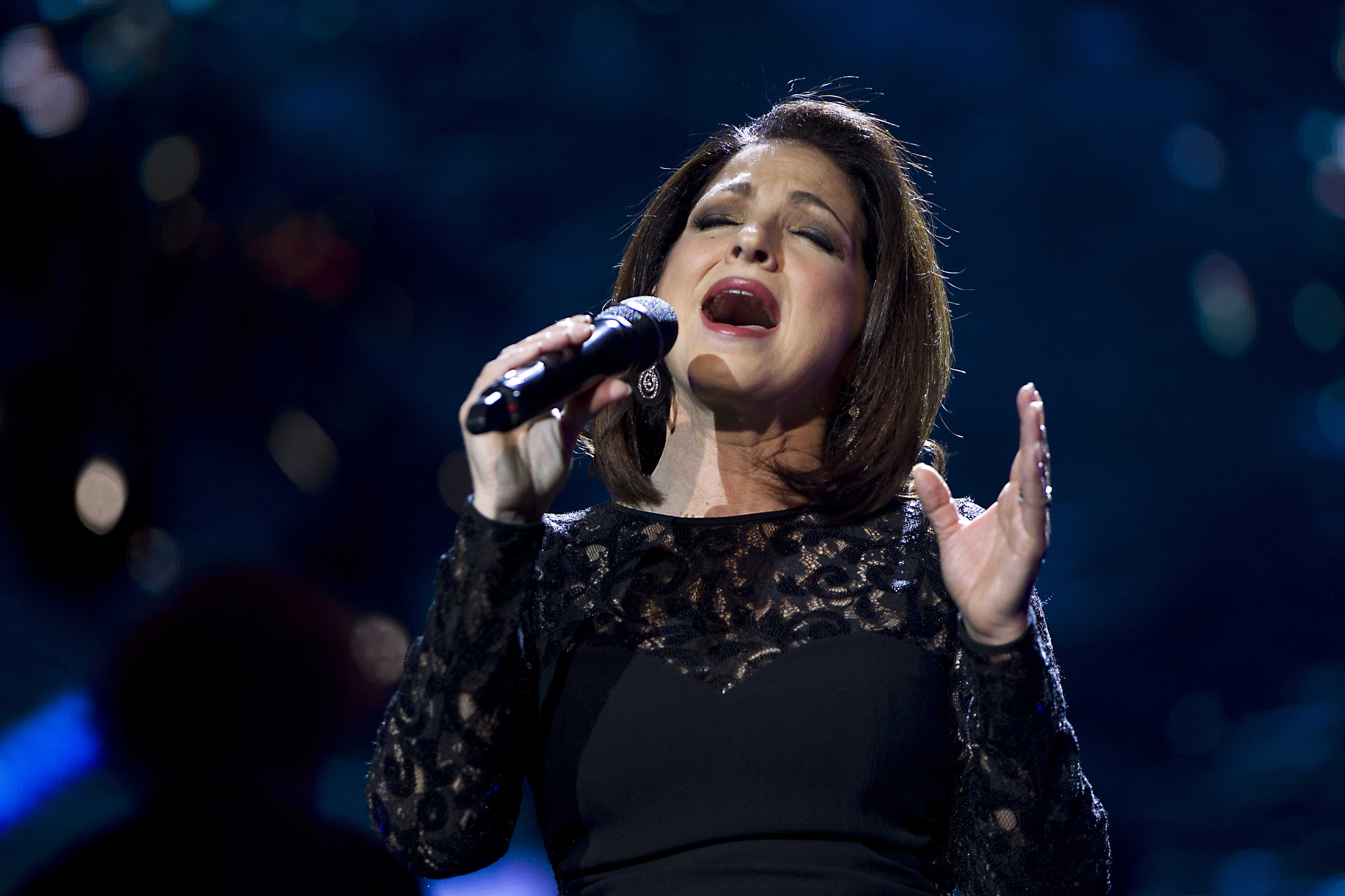 epa03961858 US singer Gloria Estefan performs during the Night of the Proms in Ahoy, Rotterdam, The Netherlands, 22 November 2013.  EPA/Paul Bergen
