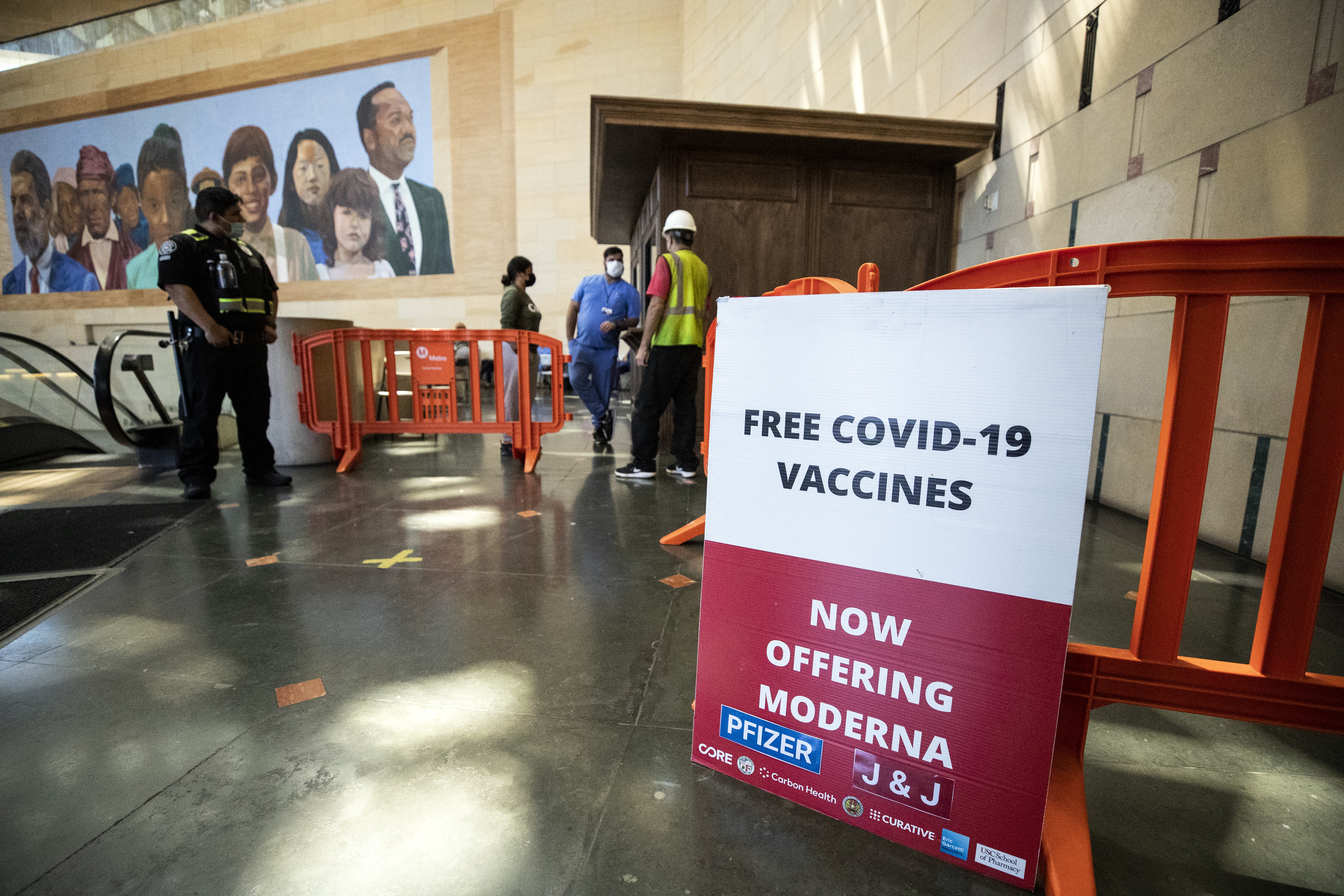 epa09388858 A sign reads 'Free Covid-19 Vaccines' in Union Station amid a rise of the number of Covid-19 cases in Los Angeles, California, USA, 02 August 2021.  EPA-EFE/ETIENNE LAURENT