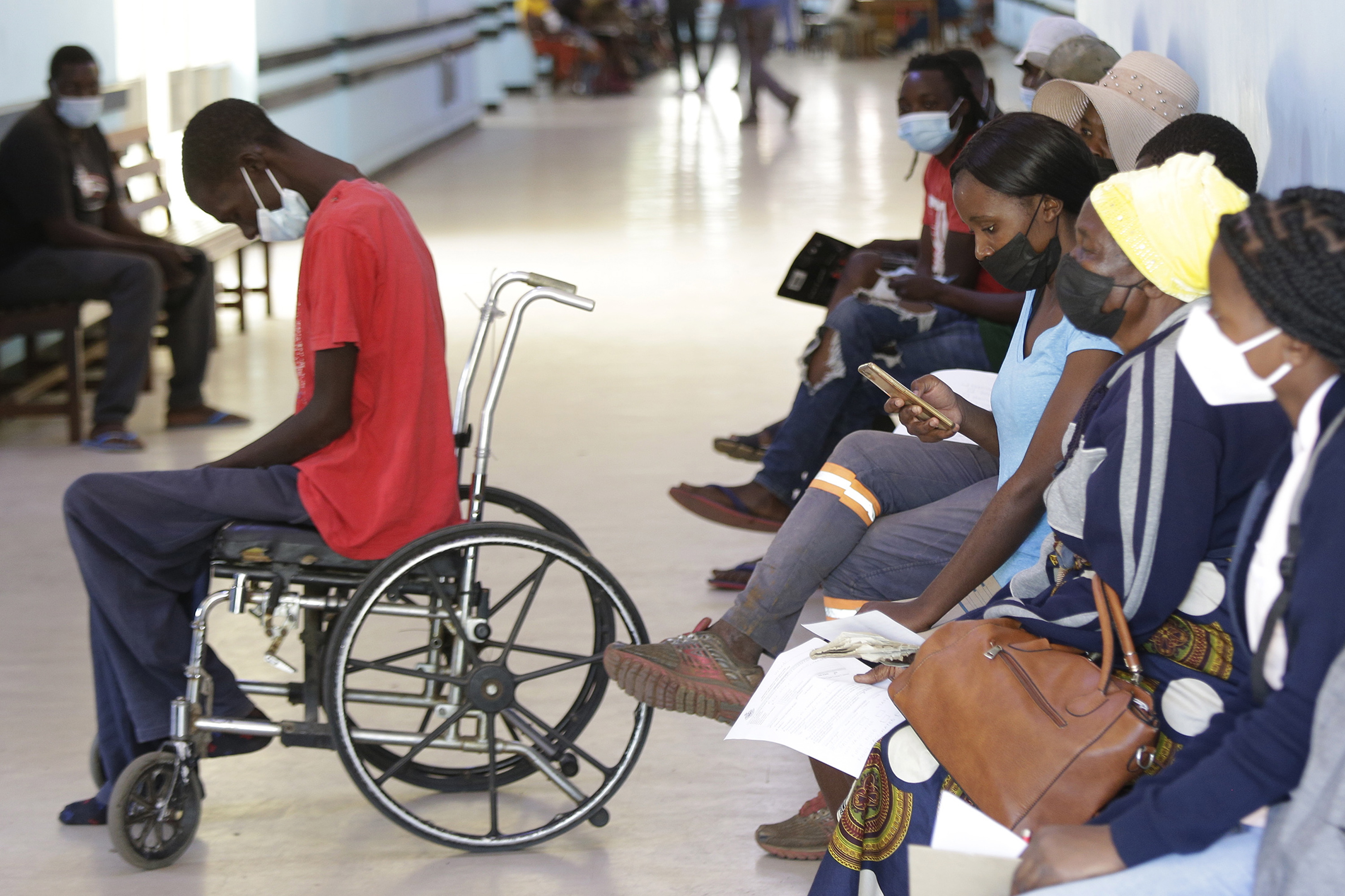Extra measures imposed over Omicron variant in Zimbabwe