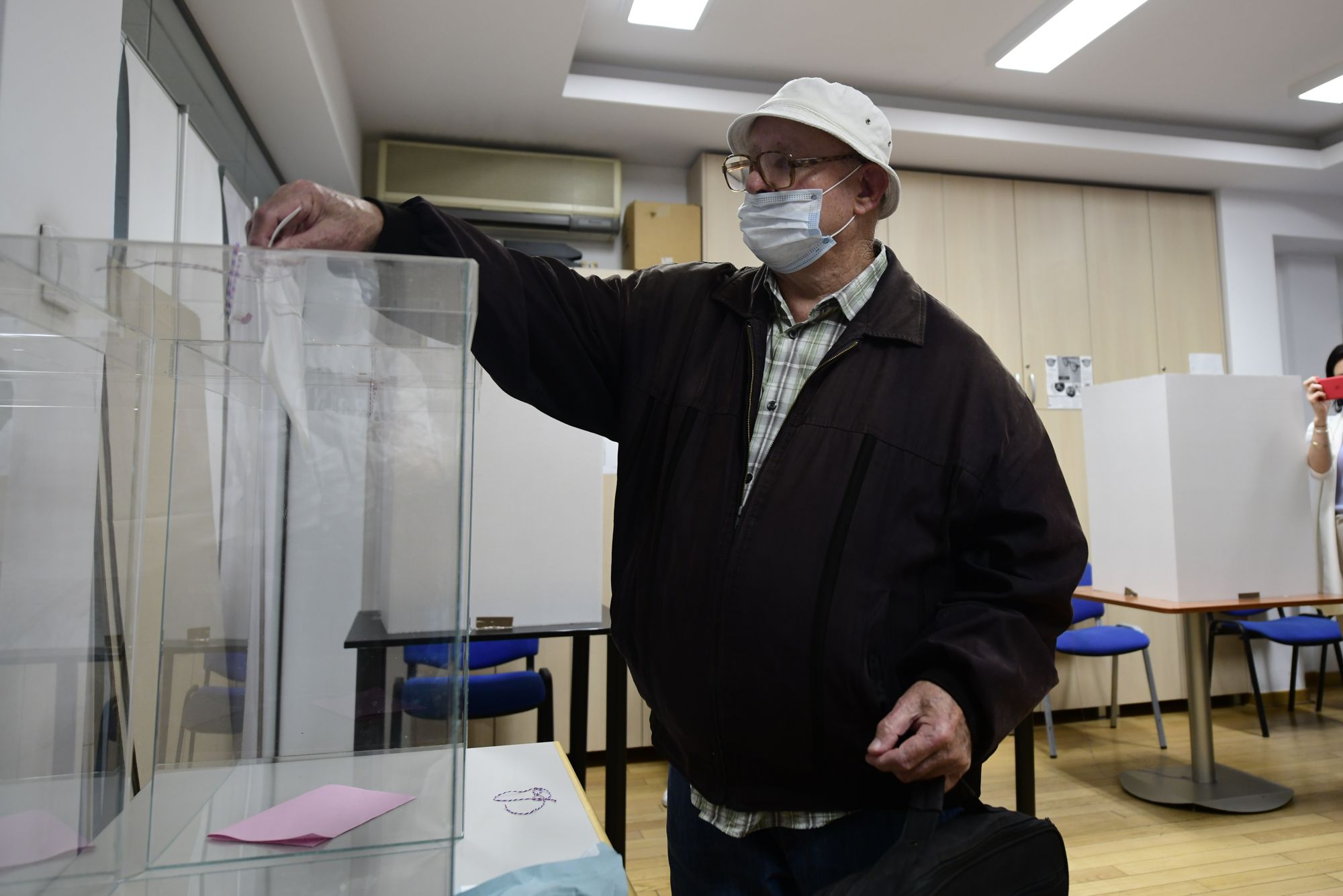 Beograd 21. jun 2020. Glasanje na republickim parlamentarnim i lokalnim izborima glasacka kutija Foto:Goran Srdanov/Nova.rs