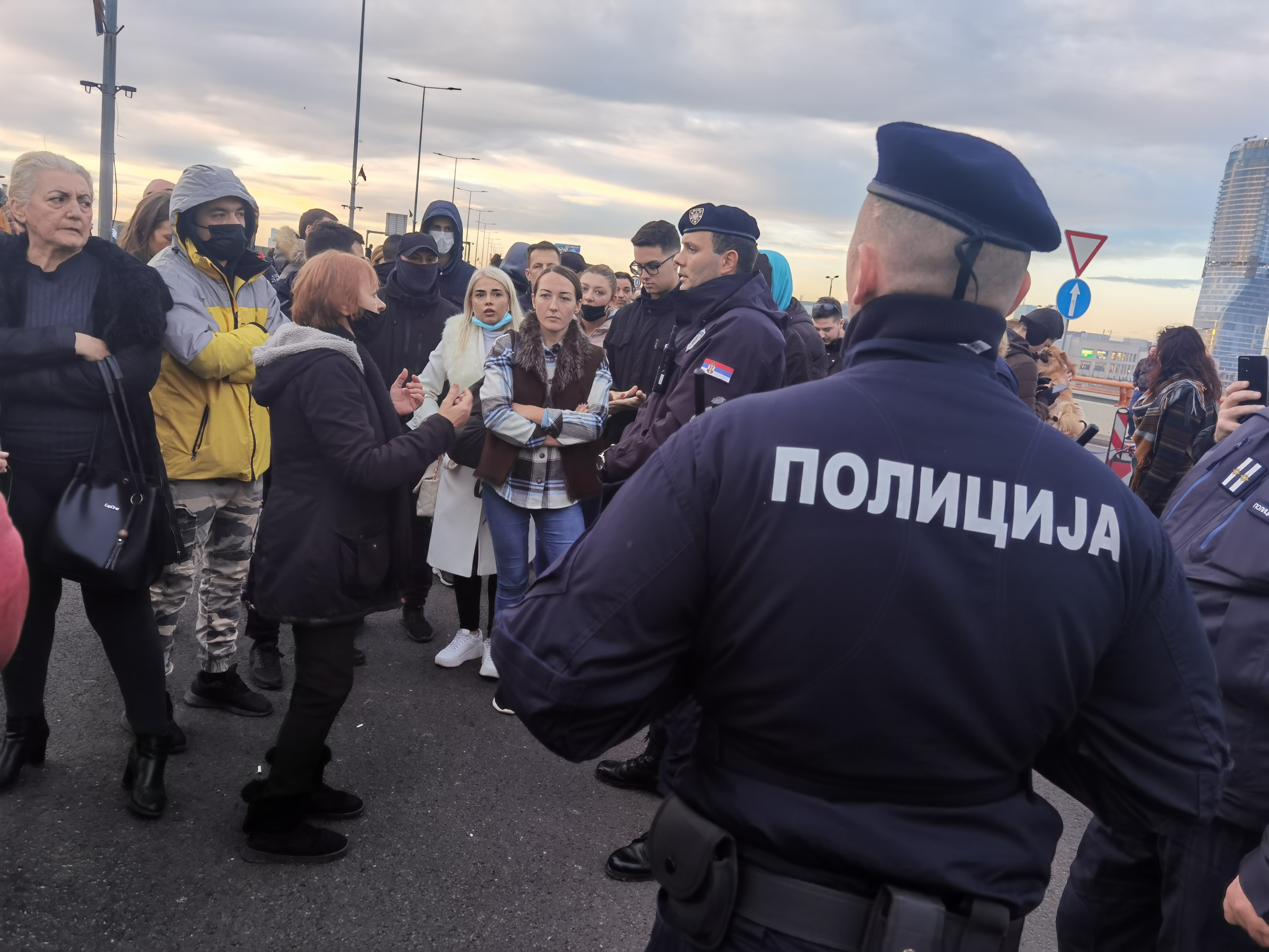 Beograd 27.11.2021. Mostar, Ekološki ustanak, protest, blokada, policija, kordon Foto: Aleksandar Nastevski/Nova.rs
