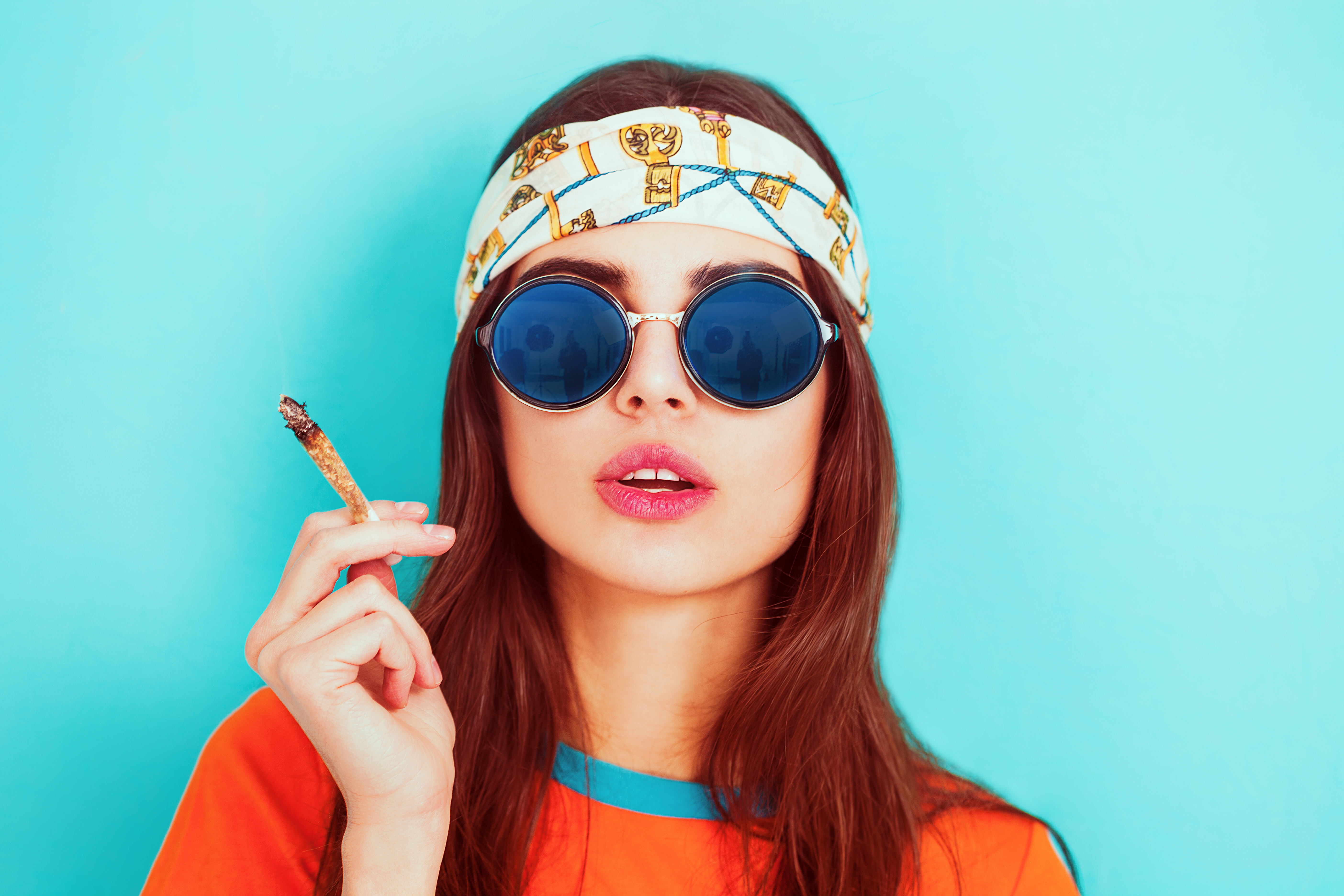 Marihuana, džoint, trava, džidža, devojak, žena Foto: Shutterstock