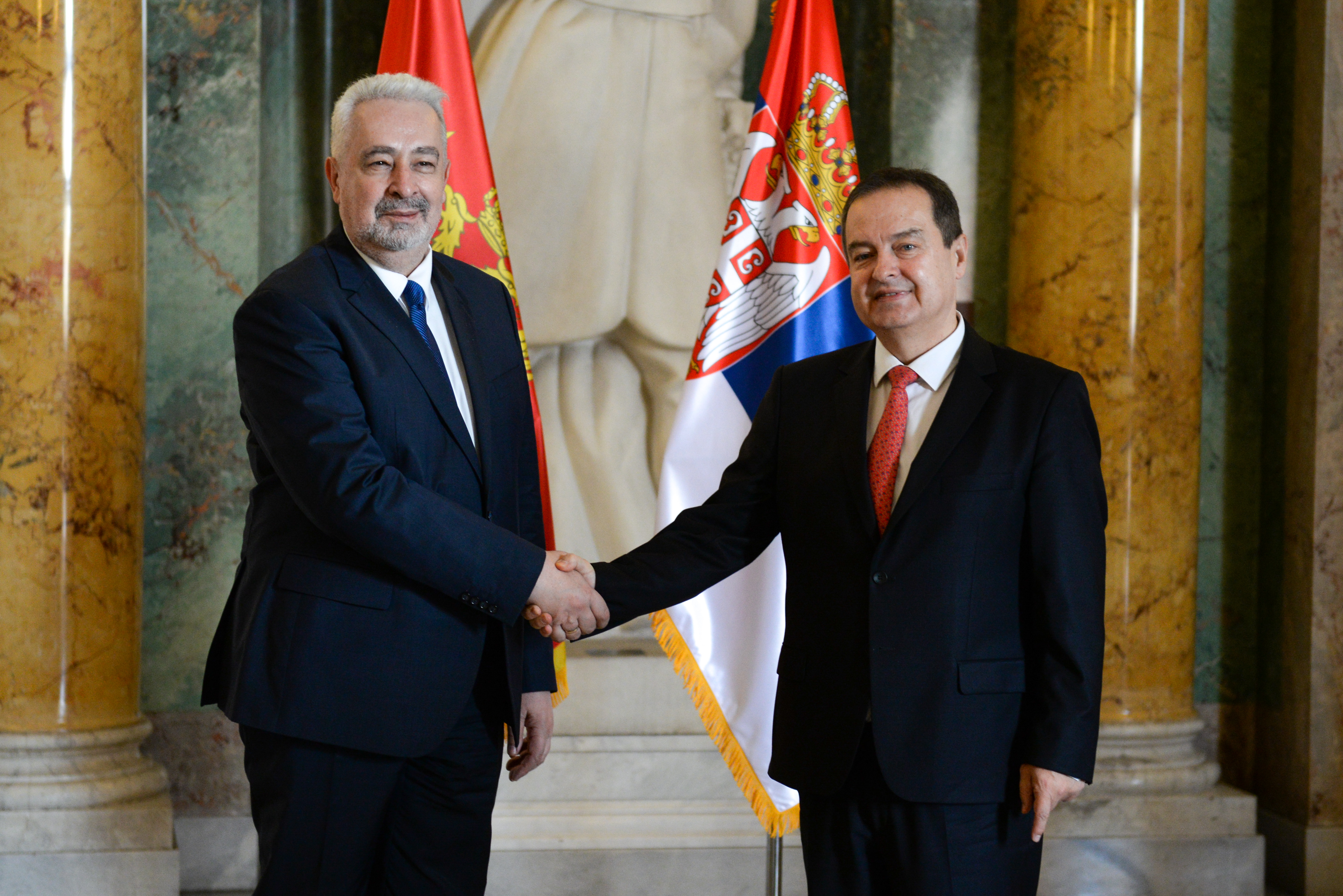 Beograd, 3. novembar 2021.- Predsednik Narodne skupstine Srbije Ivica Dacic priredio je svecani docek predsedniku Vlade Crne Gore Zdravku ?rivokapicu. FOTO TANJUG/ JADRANKA ILIC/ nr