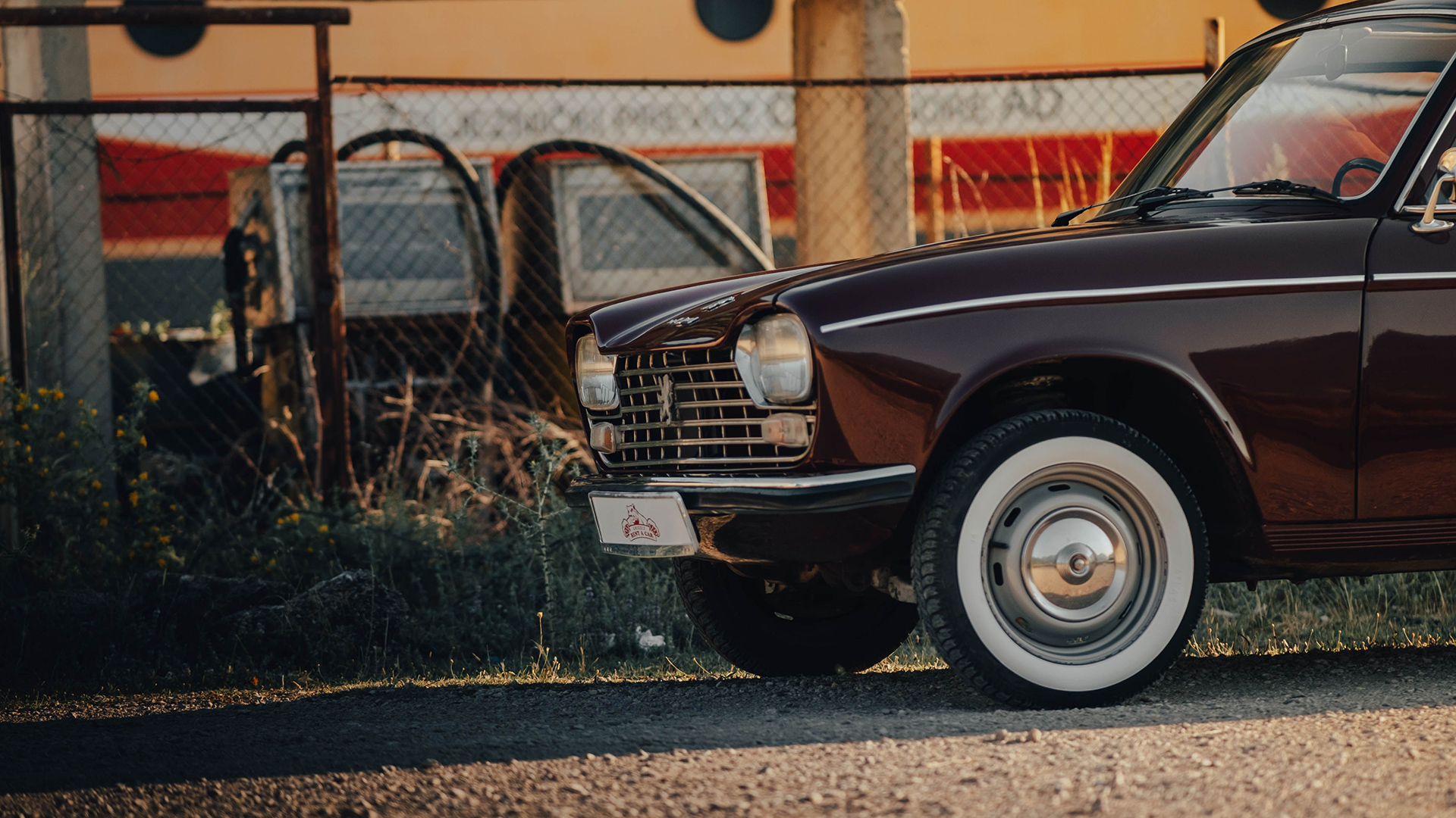 Oldtimer, Peugeot 204, fotografije poslala Tina Vujanovic preko wetransfera, napisala da ima dozvolu od oba fotografa
