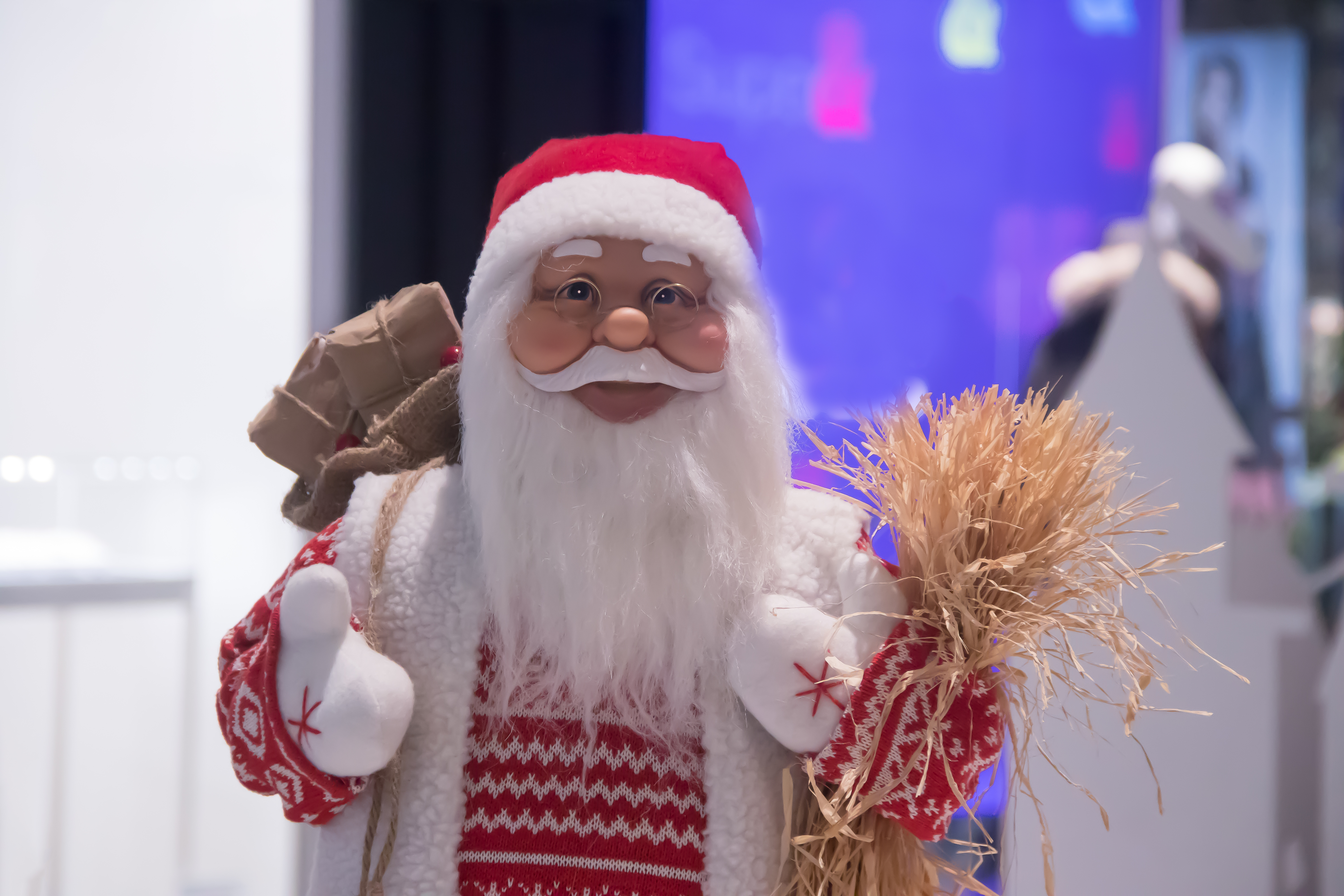 Deda Mraz, Ukrasi, Nova godina, novogodišnji ukrasi, rasveta, dekor, ilustracija Foto: Shutterstock/MiroslavP