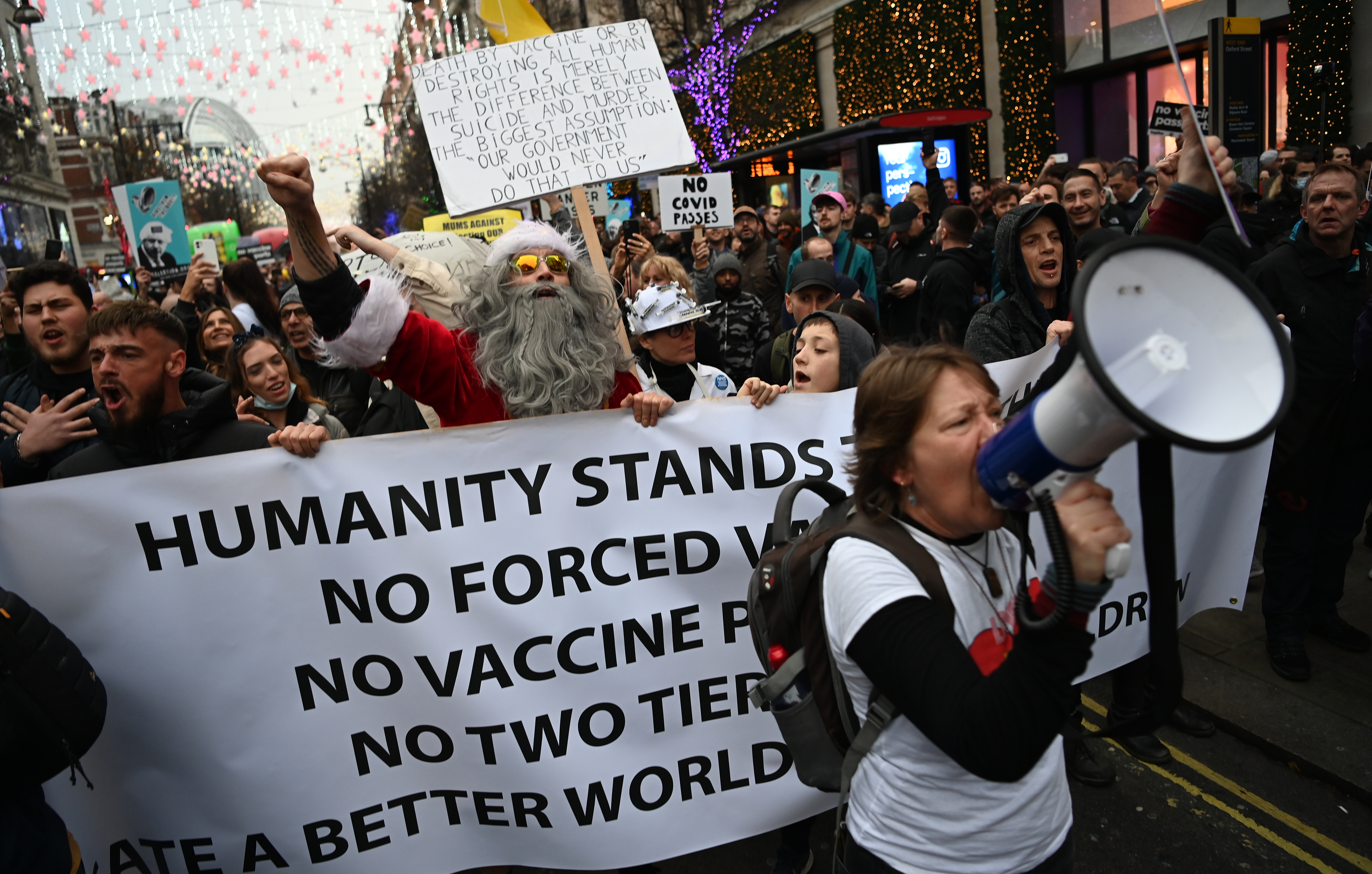 Anti-lockdown protest in London amid Omicron variant surge