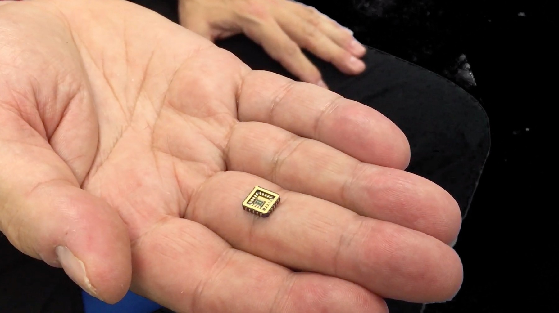 Articial neurons could help overcome paralysis and chronic diseases including Alzheimer's