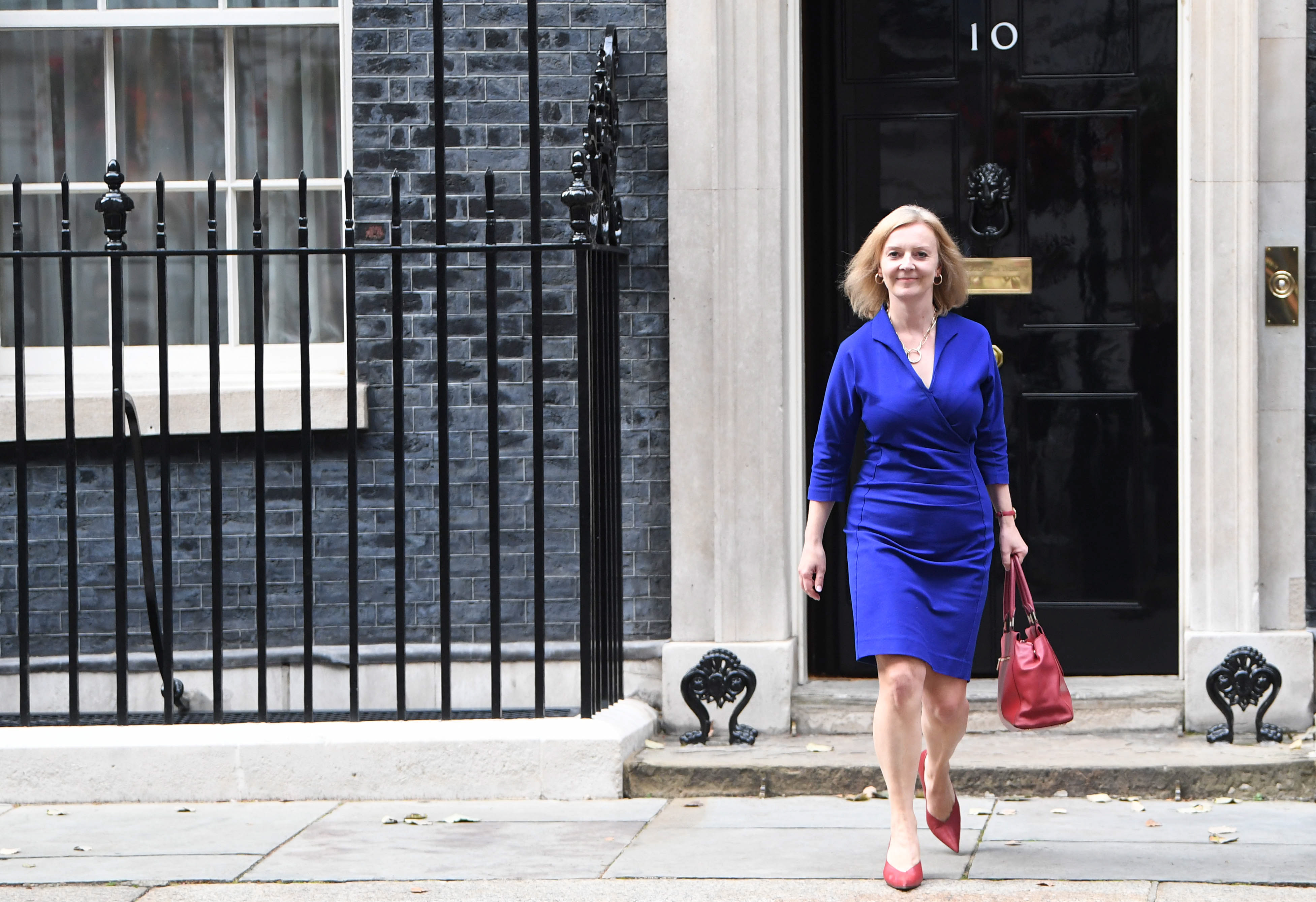 epa09469946 Britain's Foreign Secretary Liz Truss leaves n10 Downing street in London, Britain, 15 September 2021. British Prime Minister, Bo?ris Johnson is carrying out a Cabinet reshuffle.  EPA-EFE/NEIL HALL