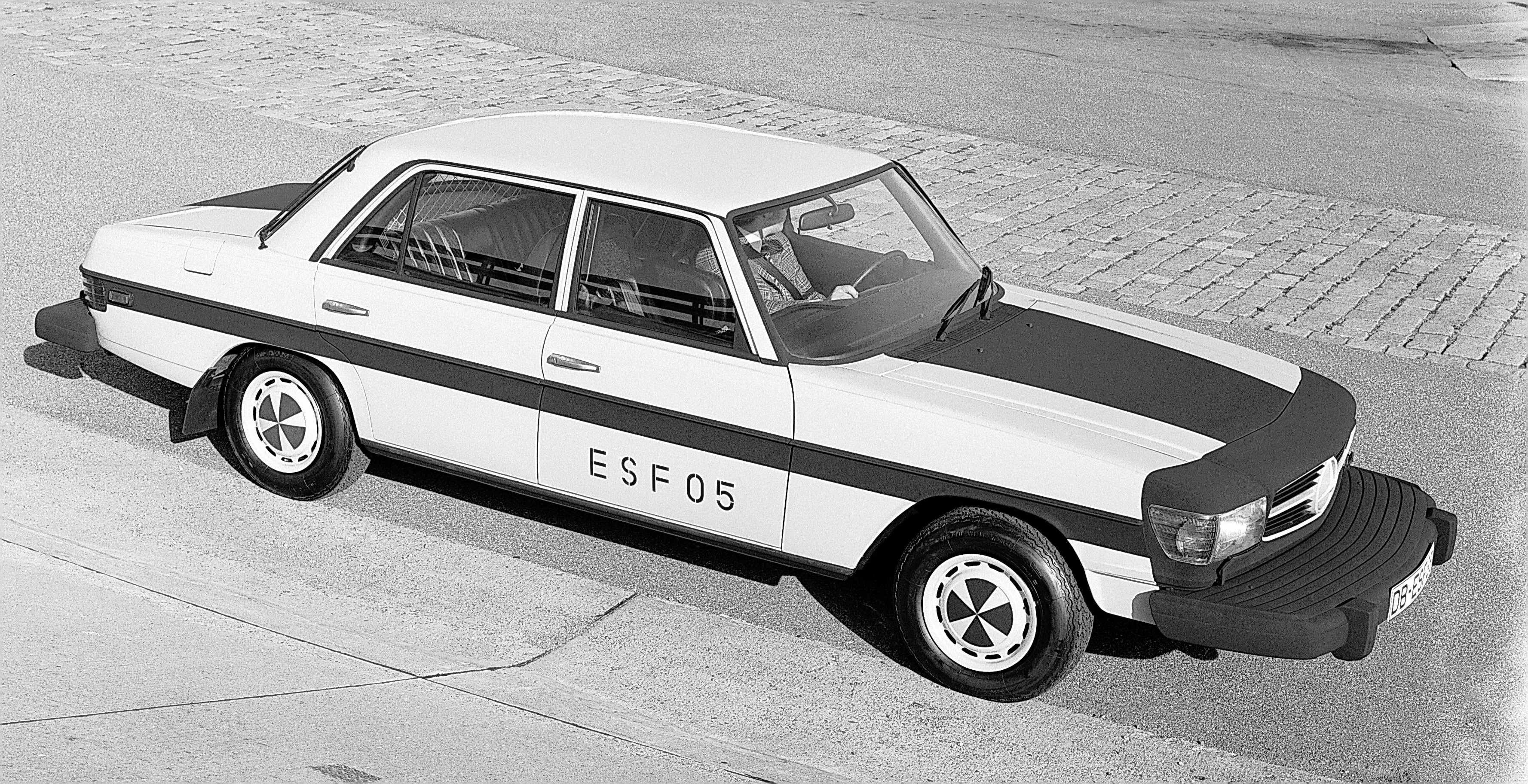 Sicherheitsforschung im Vorfeld der Serie: 50 Jahre Mercedes-Benz ESF 05Safety research ahead of series production: 50 years of the Mercedes-Benz ESF 05