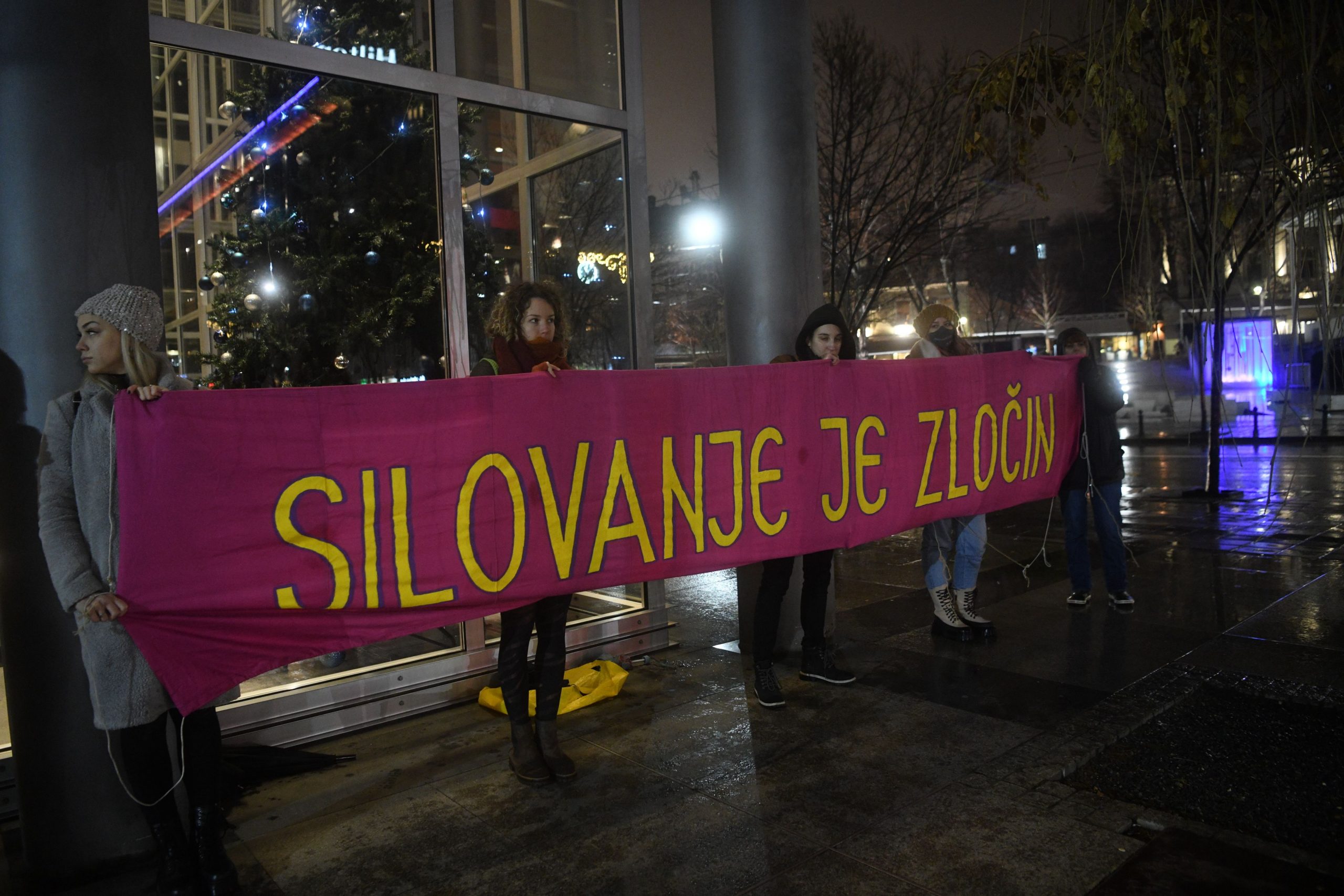 Beograd 26. decembar 2021. Protest ispred JDP-a, protest podrske Danijeli Stajnfeld ispred JDP-a u organizaciji Zene u crnom Foto:Filip Krainčanić/Nova.rs