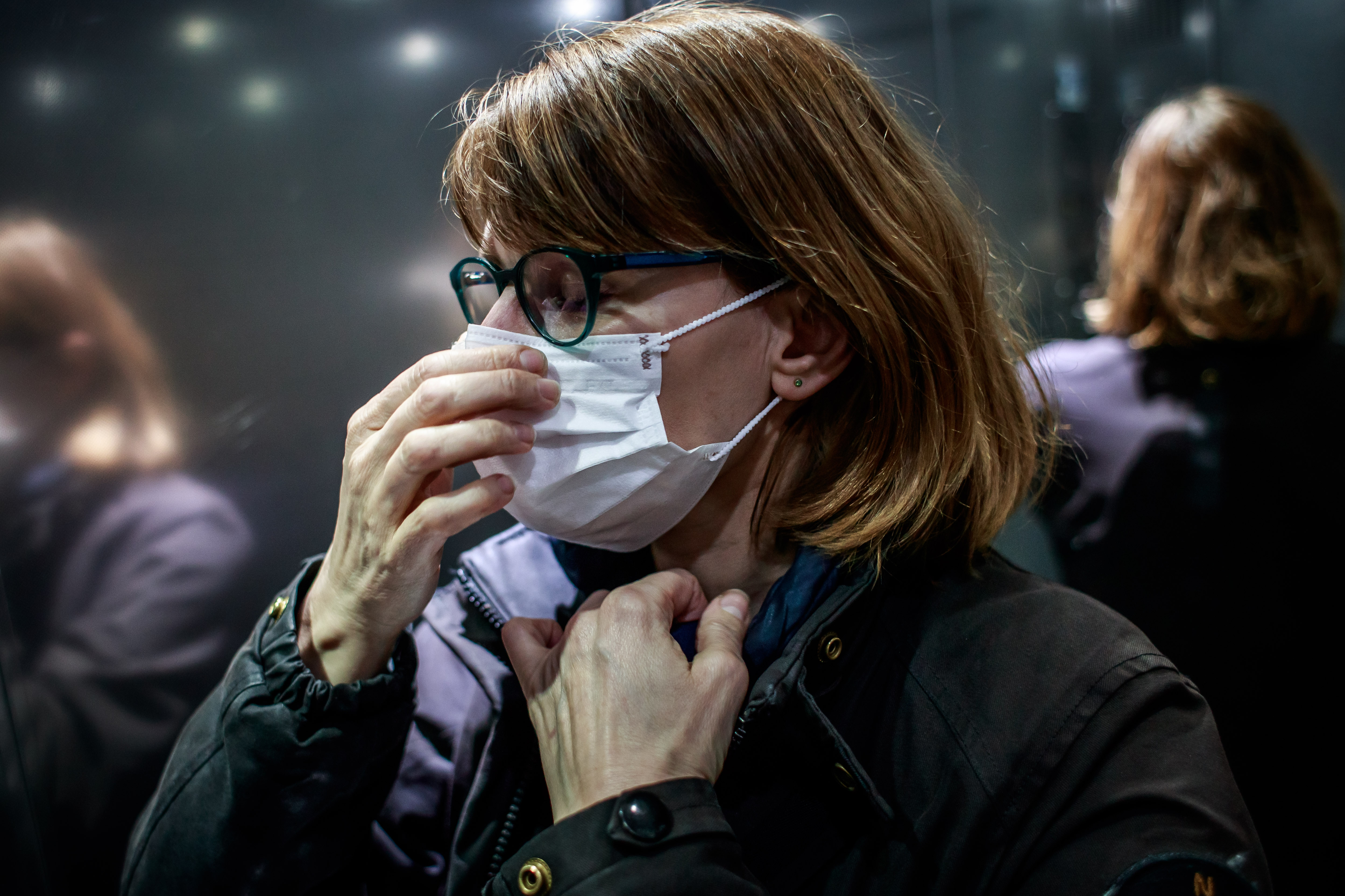 maska; žena; koronavirus