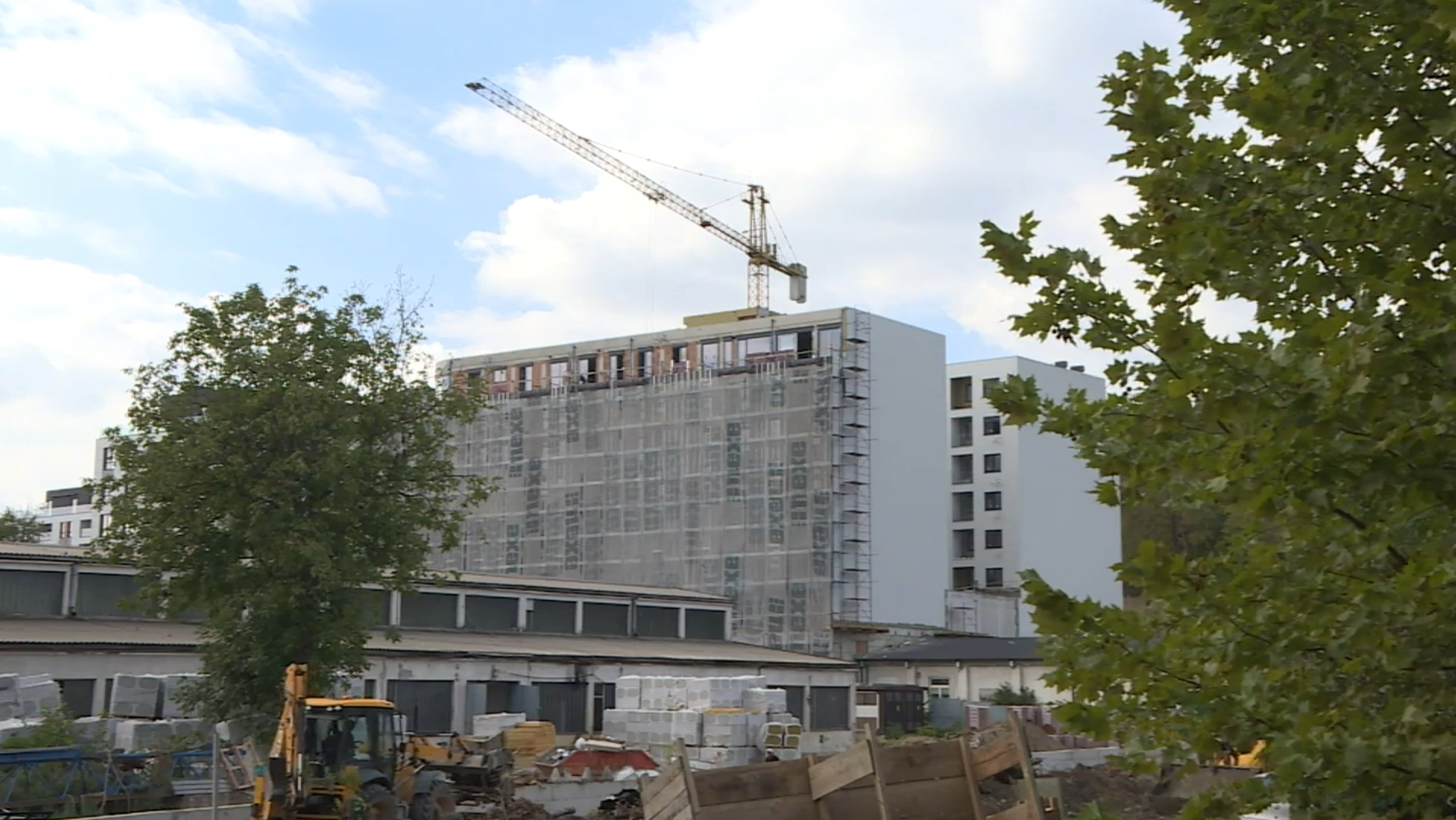 Investitori, gradilište, građevina, gradjevina, kran, stanovi, telekom, sbb Foto: N1
