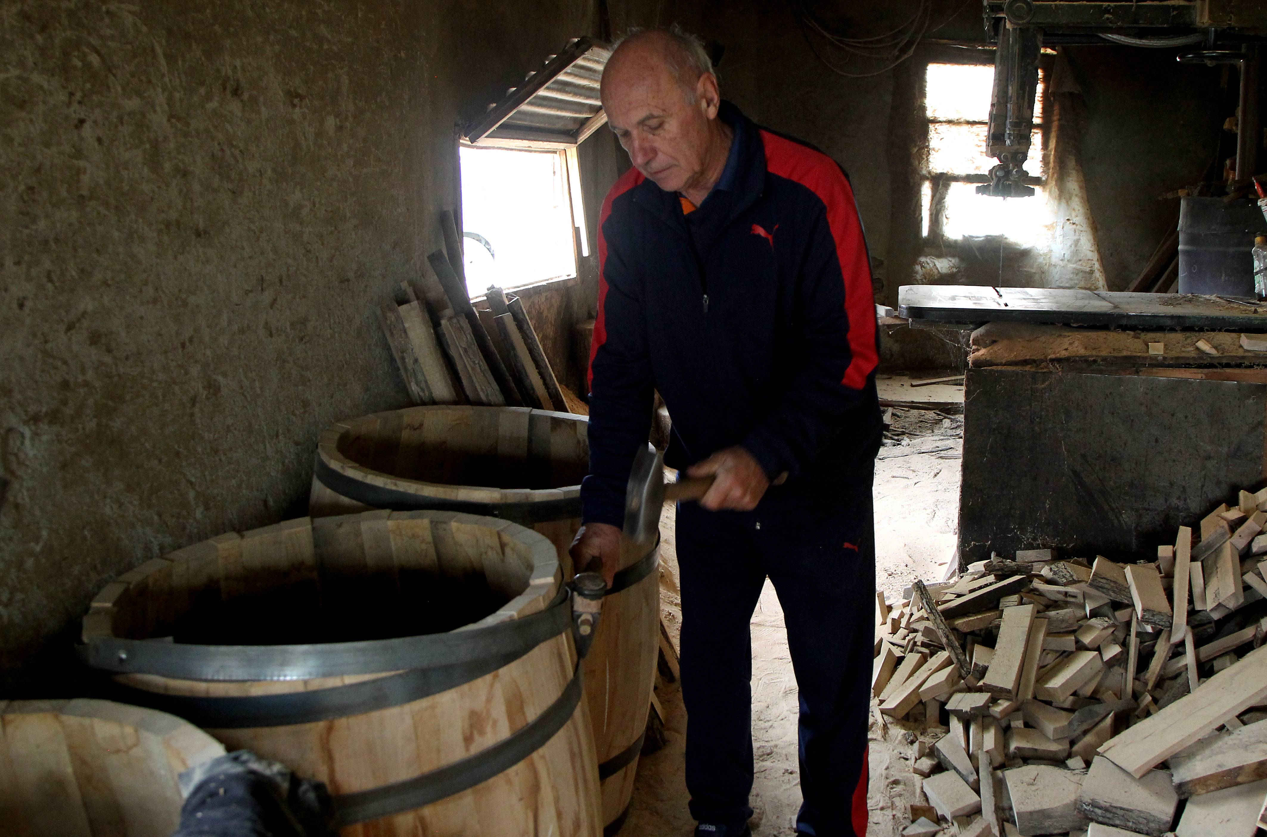 PROFESOR KNJIZEVNOSTI IZ NISA CUVA OD NESTAJANJA PINTERSKI ZANAT