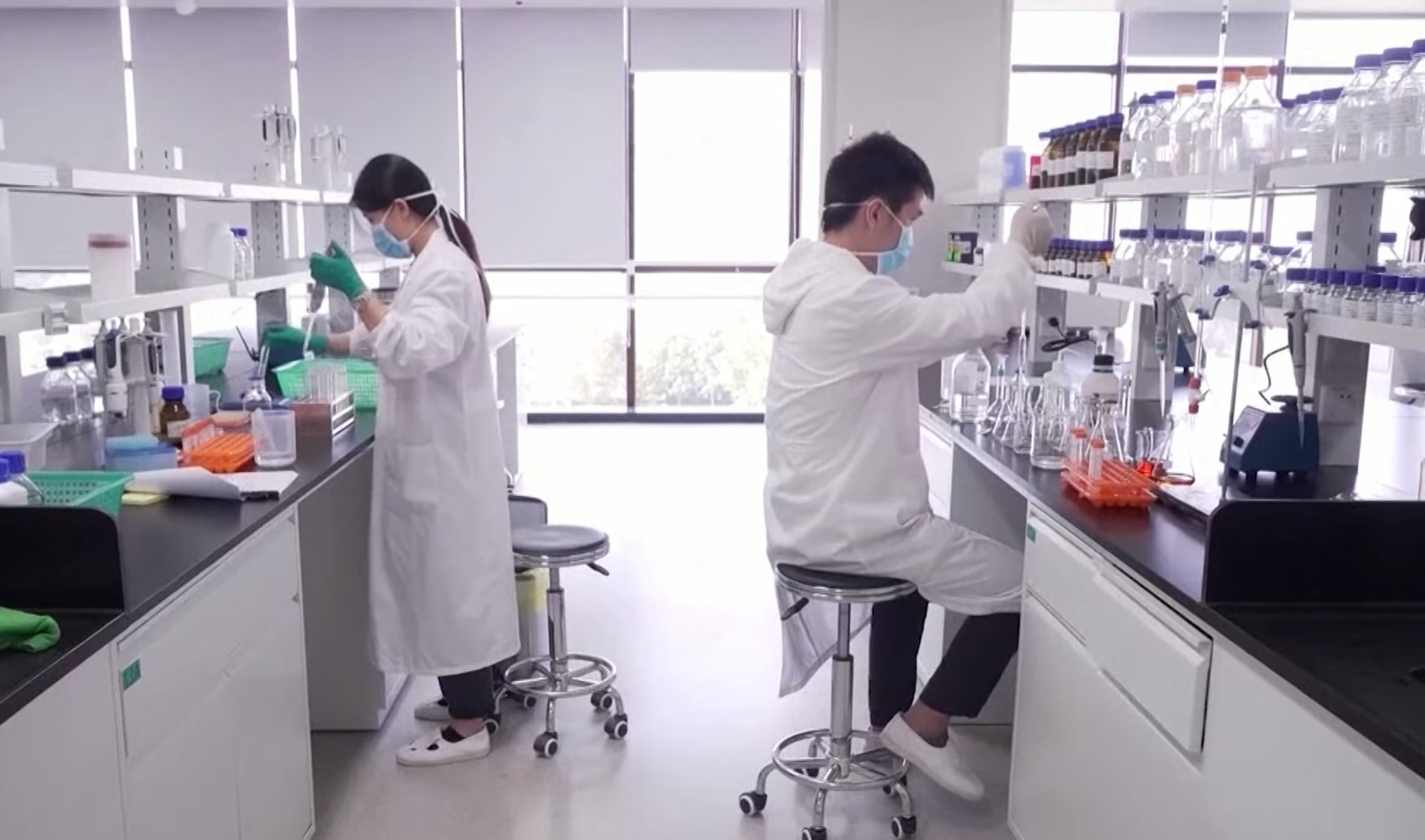 Medju nama, među nama,  PRILOG:

Naslov: Da li nam je potrebna fabrika vakcina?  - PKG FABRIKA VAKCINE