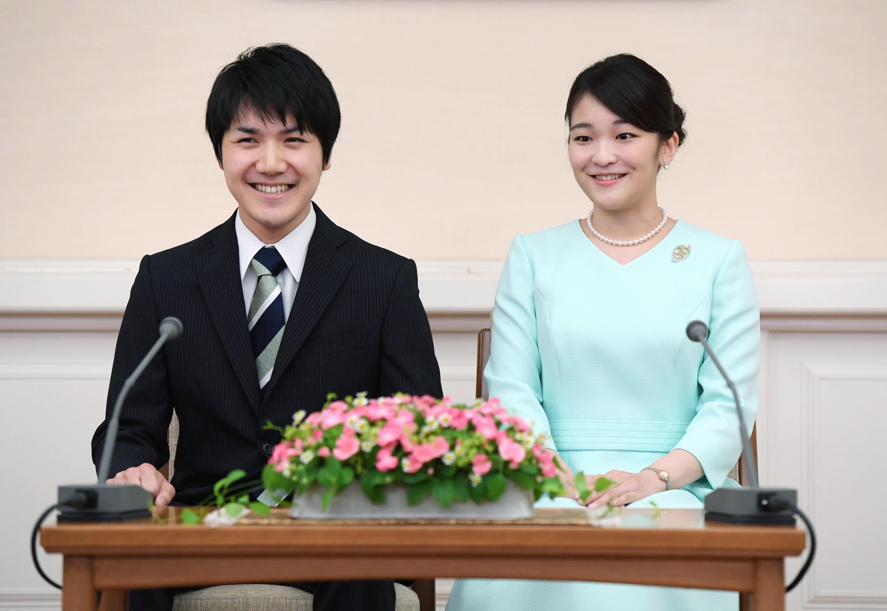 Princess Mako, Komuro express delight as they meet press for 1st time