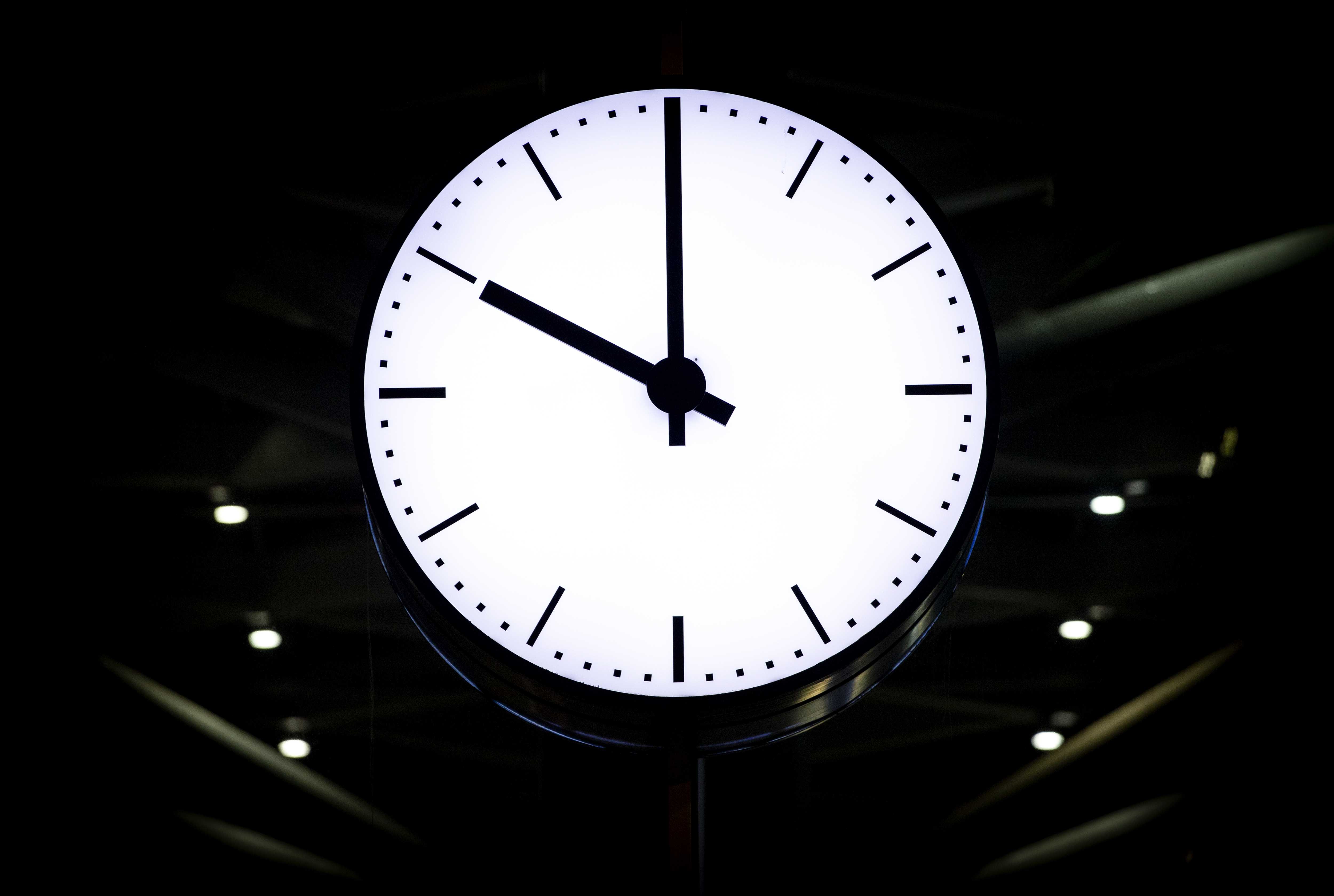 Cabinet decides on curfew from 10 p.m. sat vreme