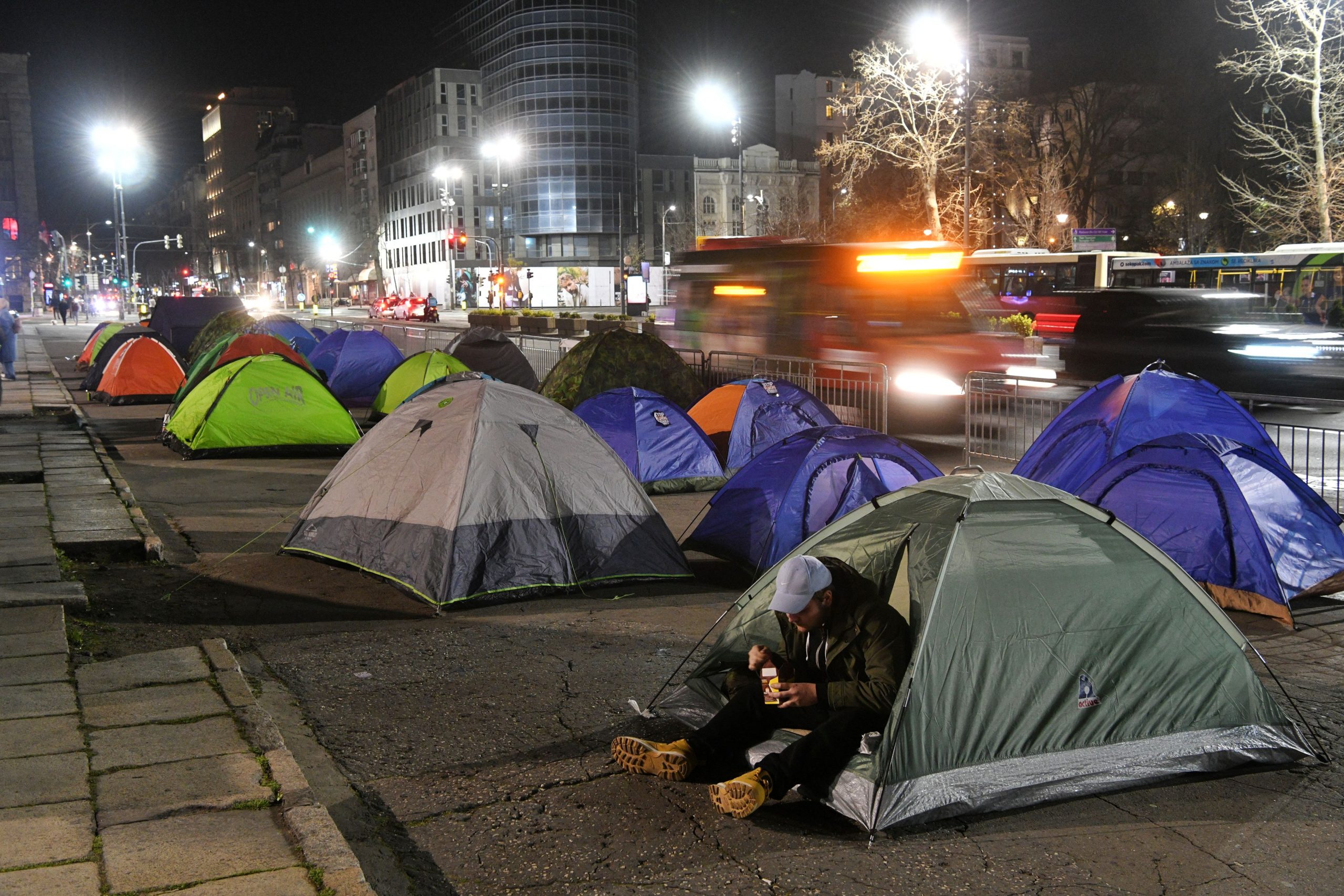 Beograd 09. april 2021. Frilenseri na kampovanju ispred skupstine, radnici na internetu protest ispred skupstine Foto:Filip Krainčanić/Nova.rs