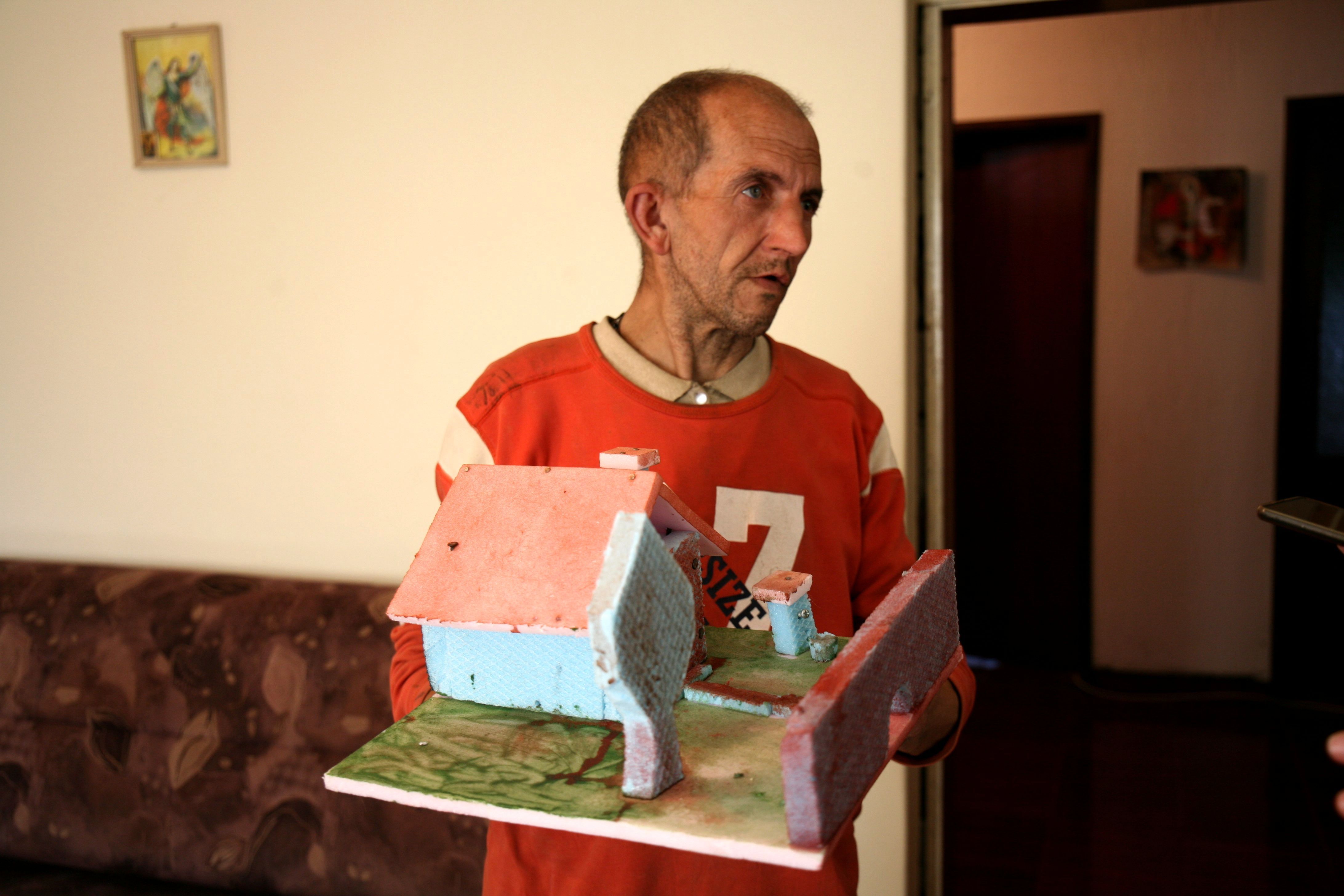 Djordje pokazuje cerkin rad