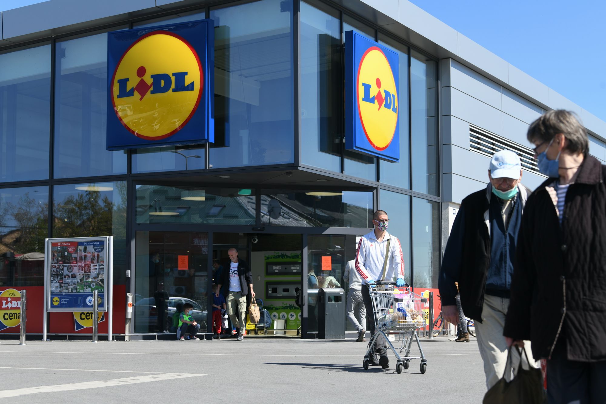 Lidl vidikovac, red ispred, spremanje za uskrs, korona, koronavirus, guzva, redovi, Foto: Filip Krainčanić/Nova.rs
