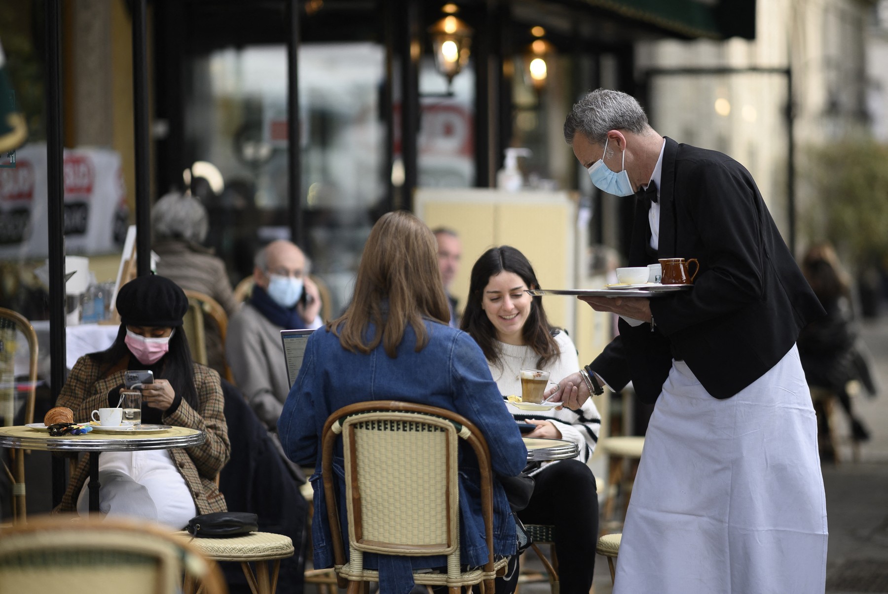 Pariz, otvoreni restorani Outdoor Bars And Restaurants Reopen - Paris