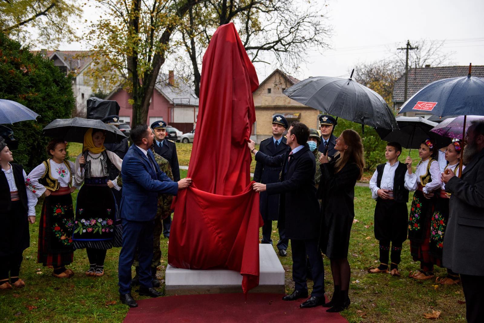 IMG-9bacb16da7259aa42d0878de112fb3c8-V