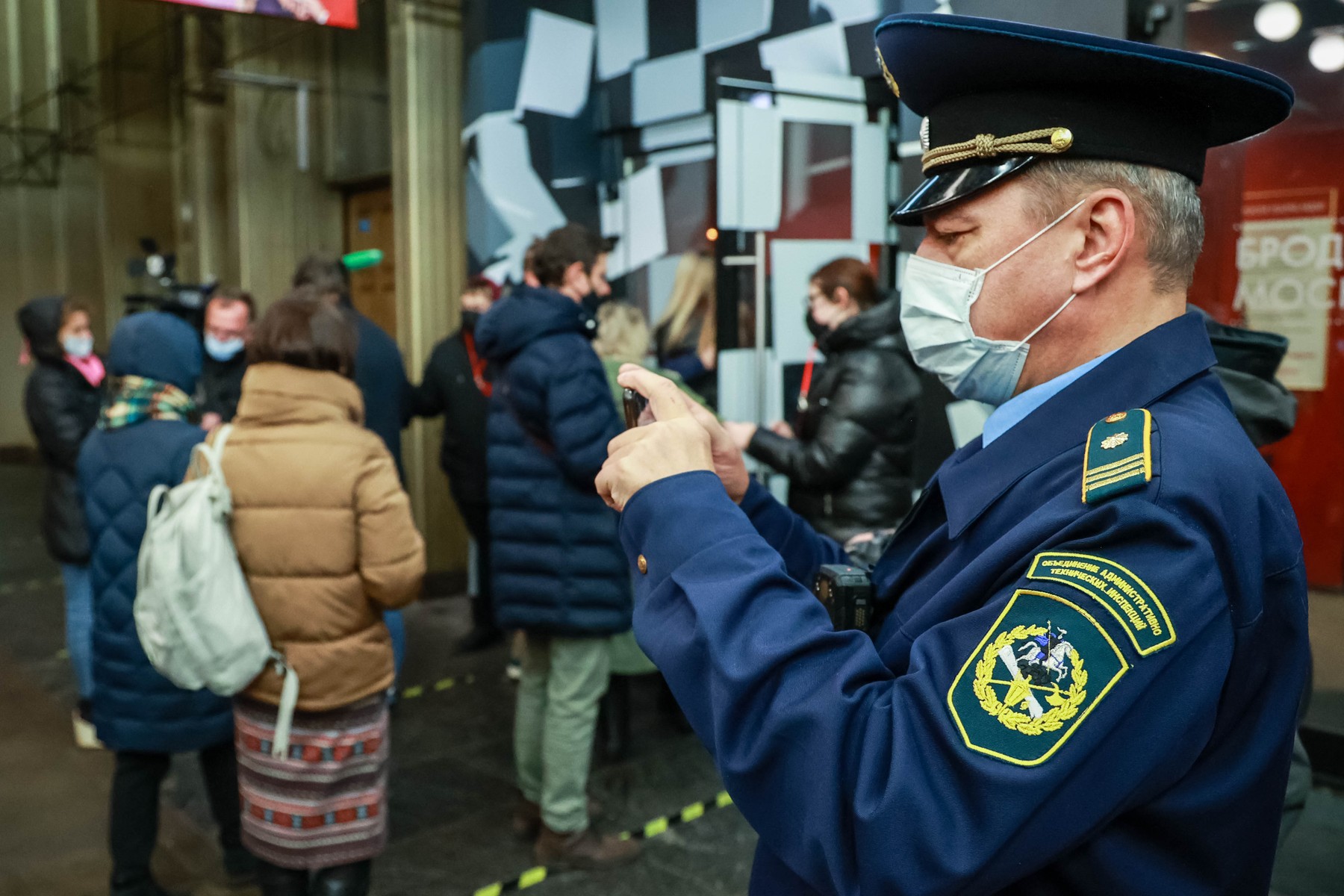Enforcement of coronavirus restrictions at Moscow theatres