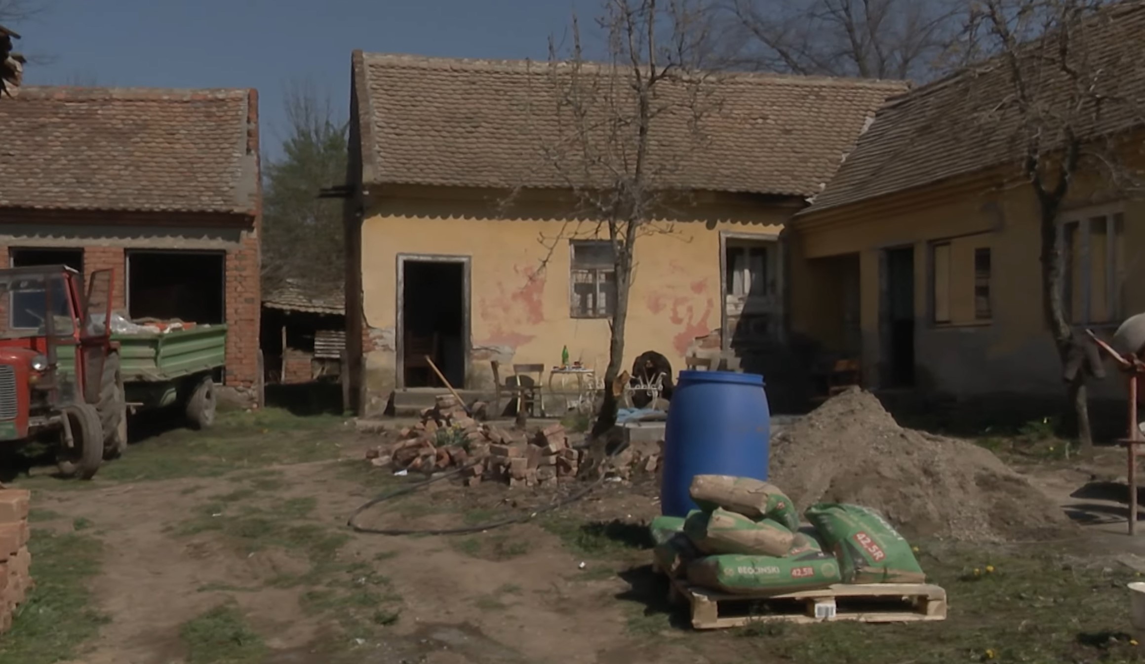 medju nama, Poklon kuća za porodicu bez krova  - PKG POŽAREVAC