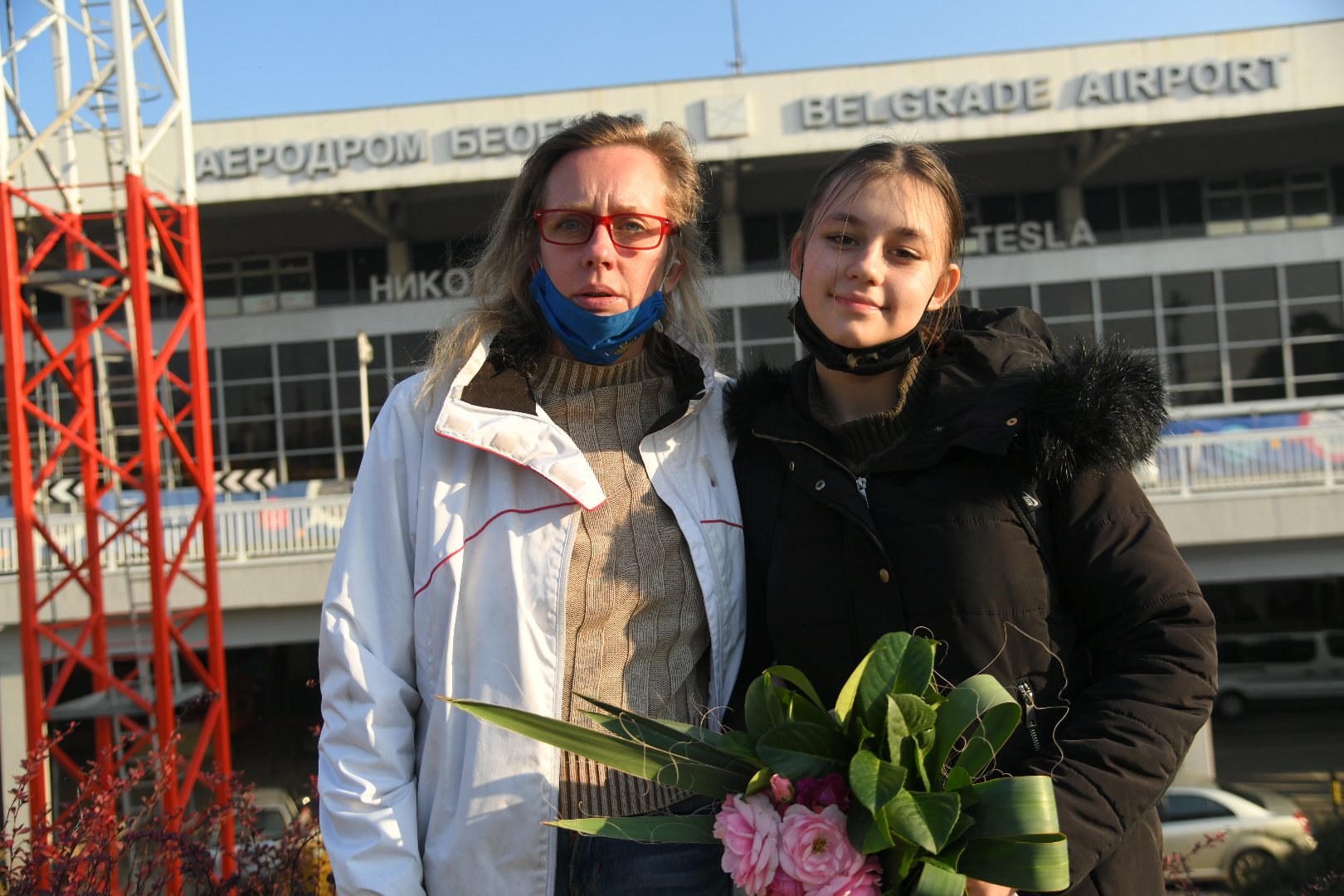 Beograd, 13.11.2021. Aerodrom Nikola Tesla, devojčica Stela Perić, majka Svetlana Perić, devojčica konačno došla kući iz Rusije odakle nisu hteli da je puste Foto: Nemanja Jovanović/Nova.rs