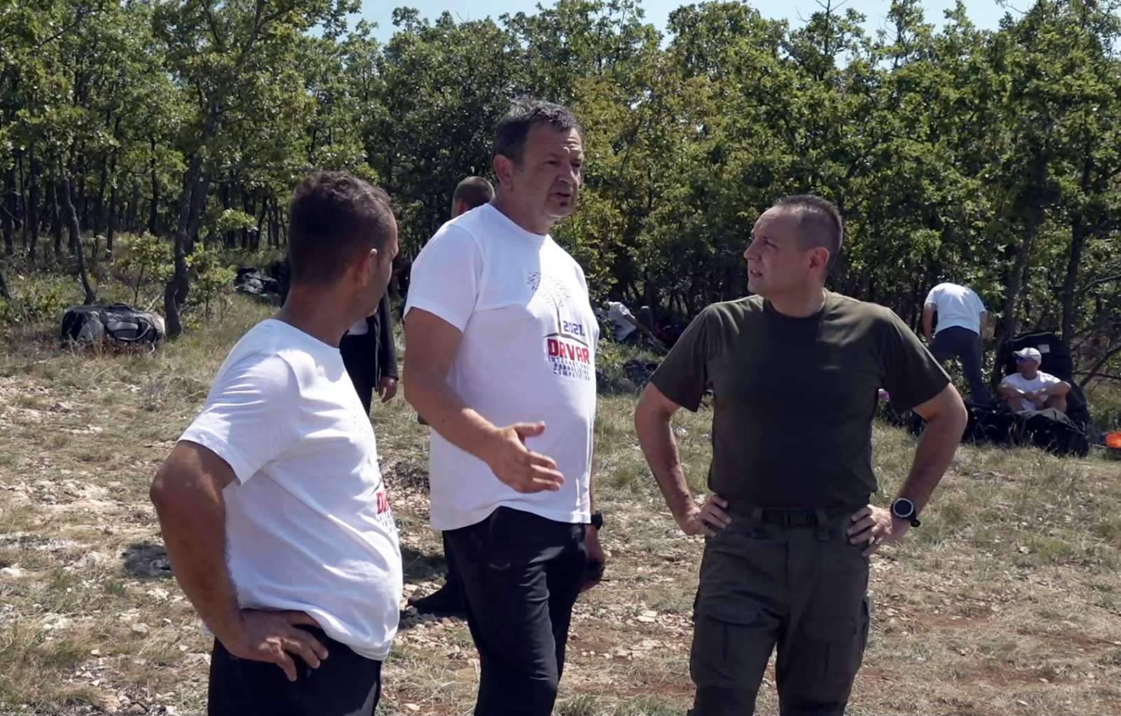Aleksandar Vulin i Dragan Lukač, ministar unutrašnjih poslova Republike Srpske, paraglajding takmičenje Desant na Drvar Foto: MUP