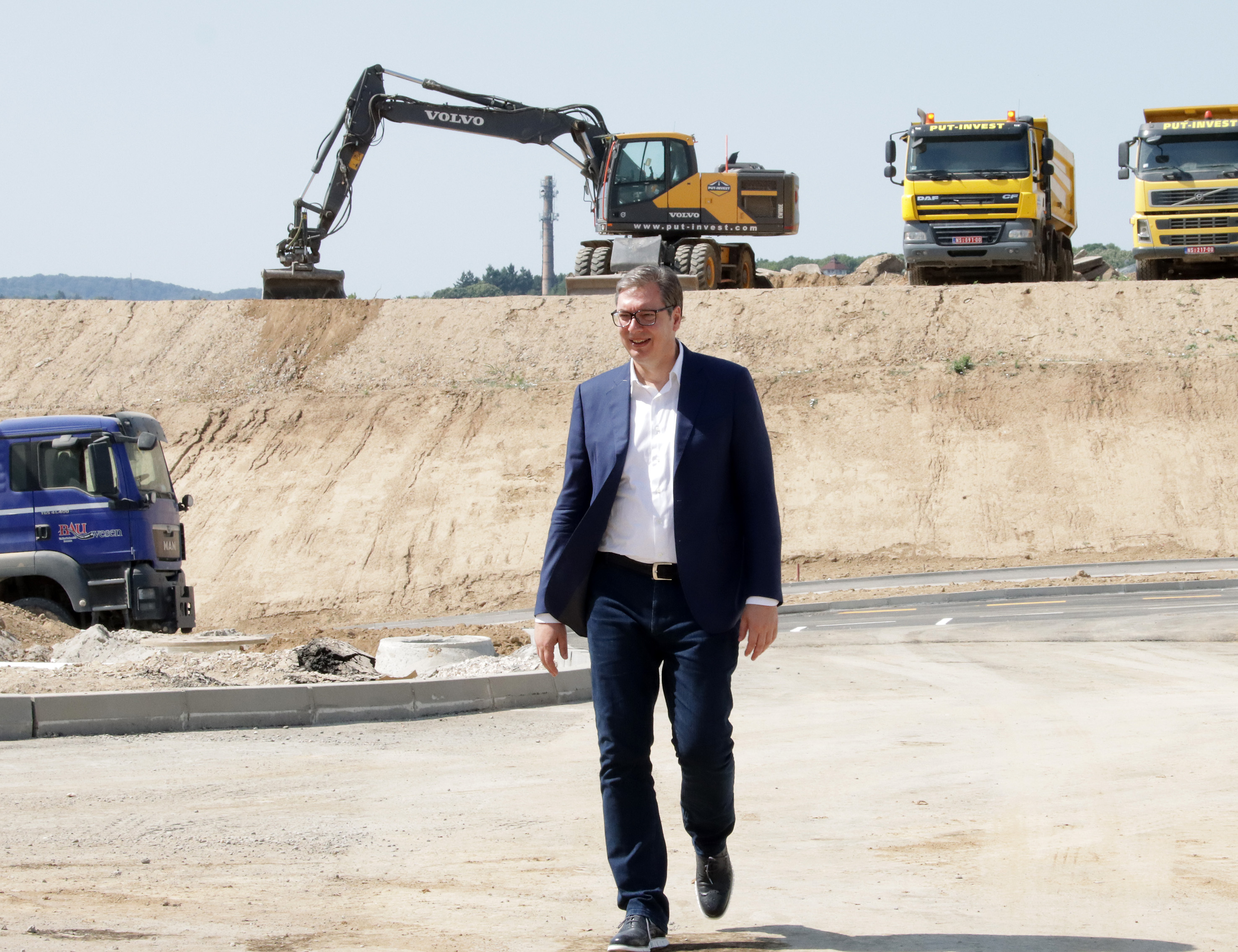 Novi Sad, 14. avgusta 2021.-  U Novom Sadu su u toku zavrsni gradjevinski radovi na novoj kovid bolnici, koji ce, kako je planirano, biti okoncani do kraja meseca, a danas ih je obisao i predsednik Aleksandar Vucic.FOTO TANJUG/ JAROSLAV PAP/ nr