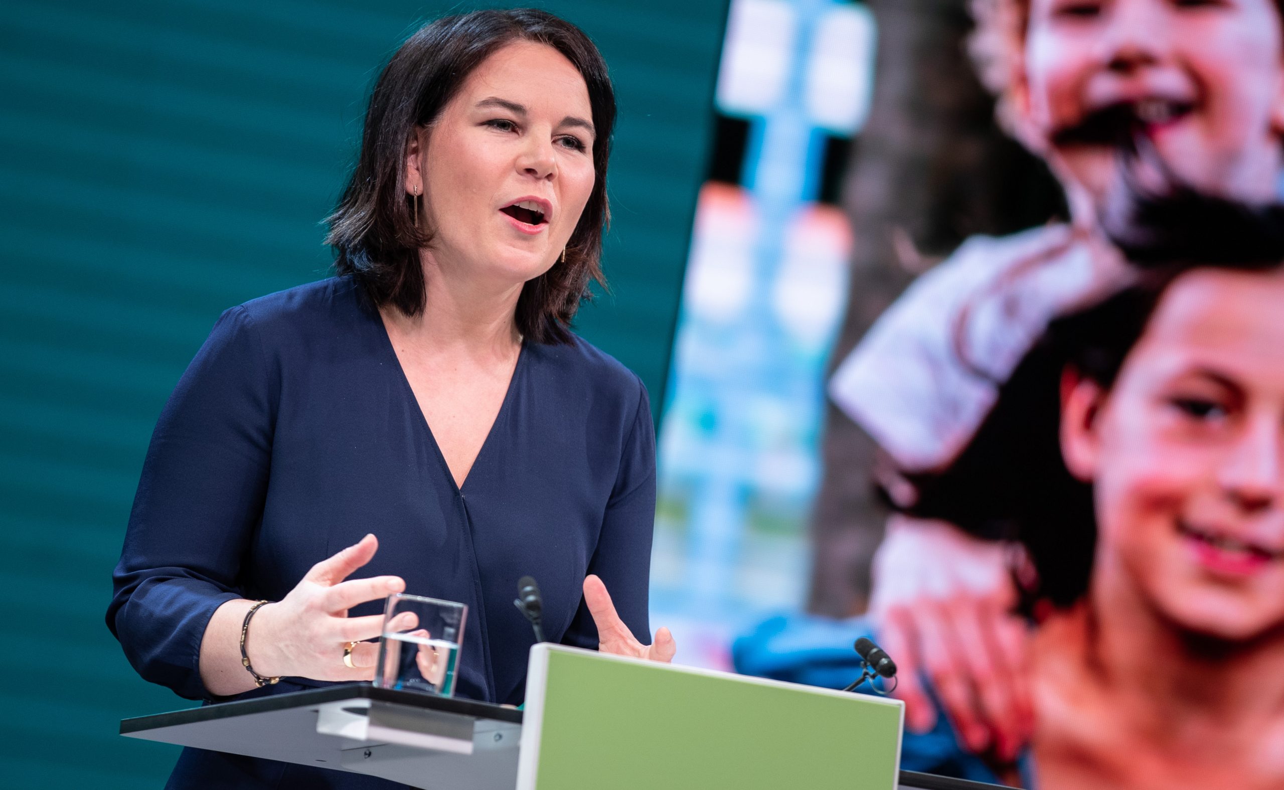 epa09144814 Green party co-chairwoman Annalena Baerbock introduces herself as Chancellor candidate German Green Party (Buendnis 90 / Die Gruenen) in Berlin, Germany, 19 April 2021.  EPA-EFE/ANDREAS GORA / POOL