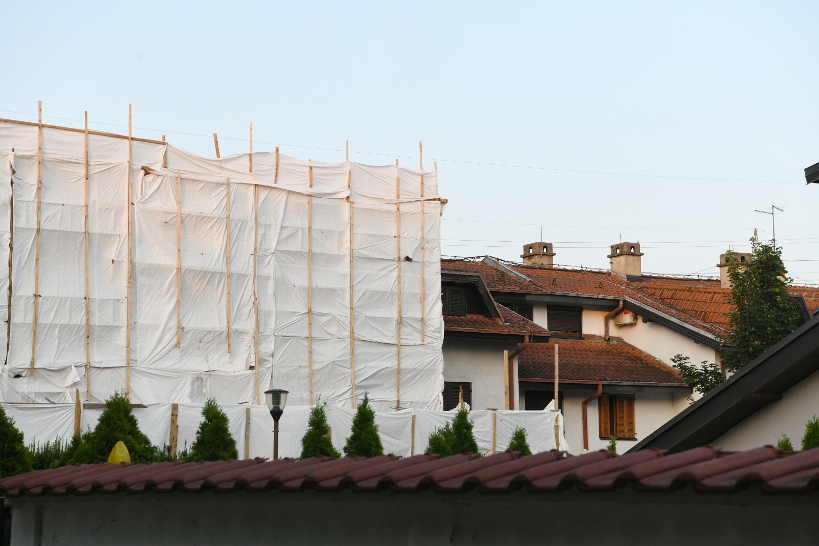 Beograd, 20.07.2021. Bežanijska kosa, Komšije Aleksandra Šapića, problem, radovi na kući, probila voda u podrumu, širi se Aleksandar Šapić, komšije ljute Foto: Vesna Lalić/Nova.rs