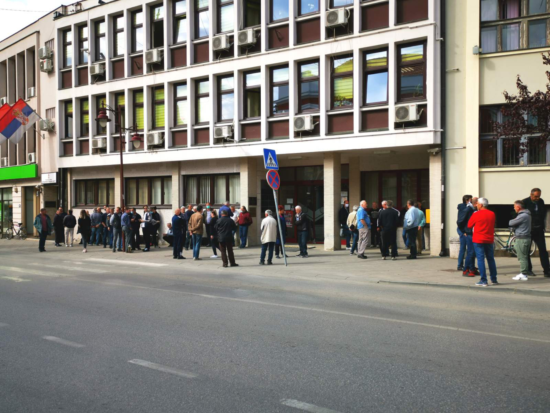 Radnici FRA protestovali ispred Gradske uprave  Foto:NENAD NEŠOVIĆ prosledila ljubica sokic