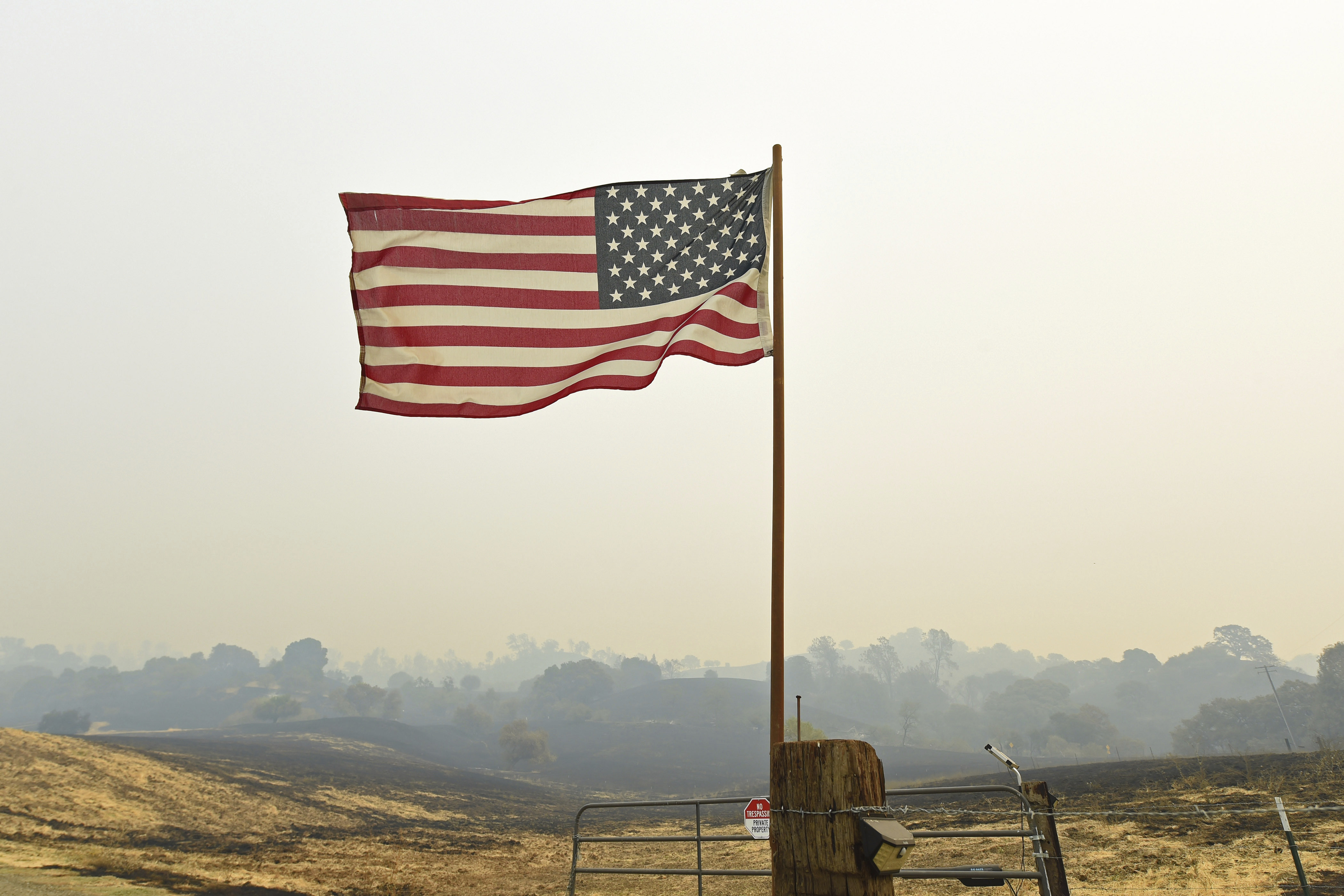 California Wildfires amerika zastava pozar