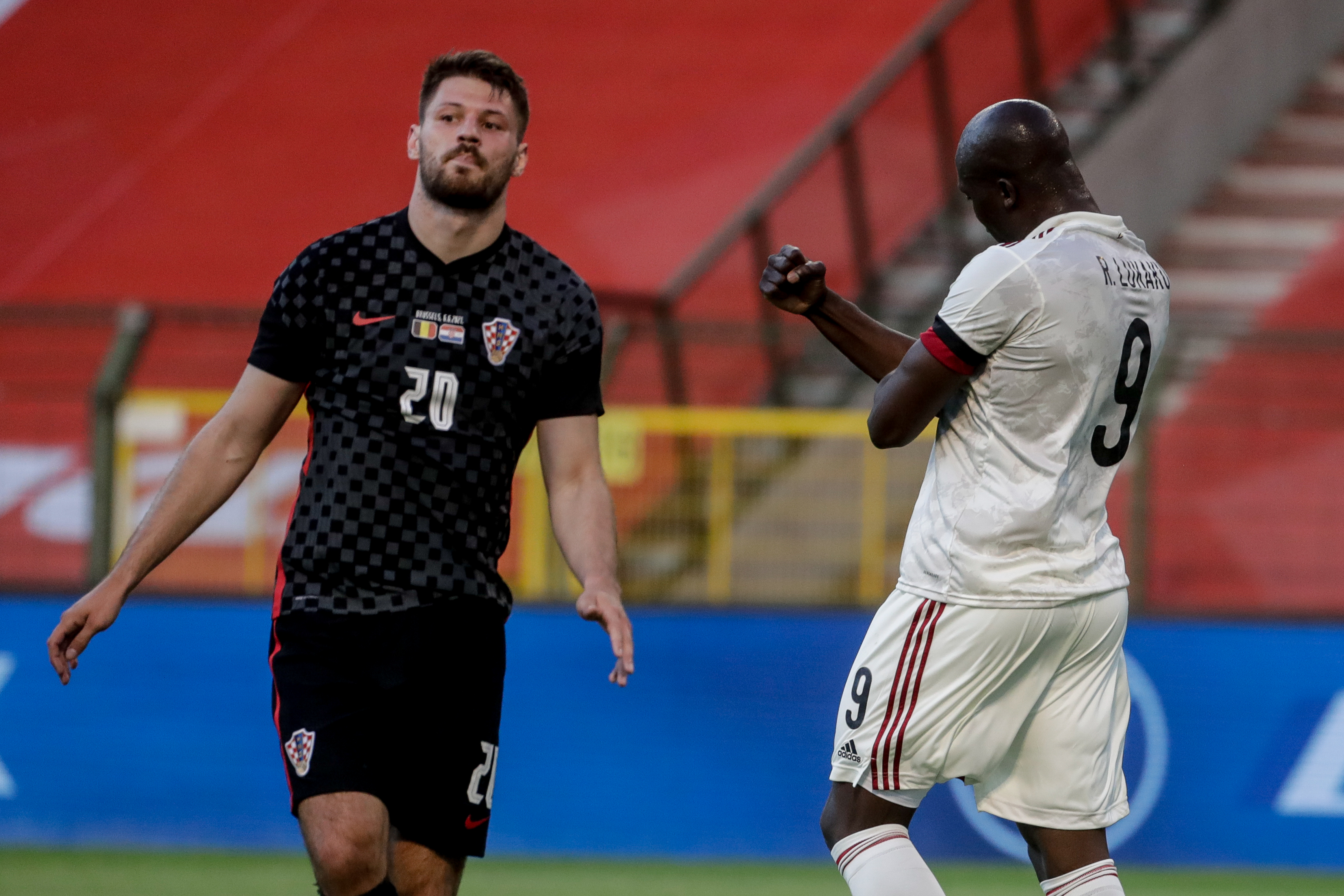 epa09252003 Romelu Lukaku (R) of Belgium celebrates after scoring the 1-0 lead during the International Friendly soccer match between Belgium and Croatia at King Baudouin stadium in Brussels, Belgium, 06 June 2021.  EPA-EFE/STEPHANIE LECOCQ