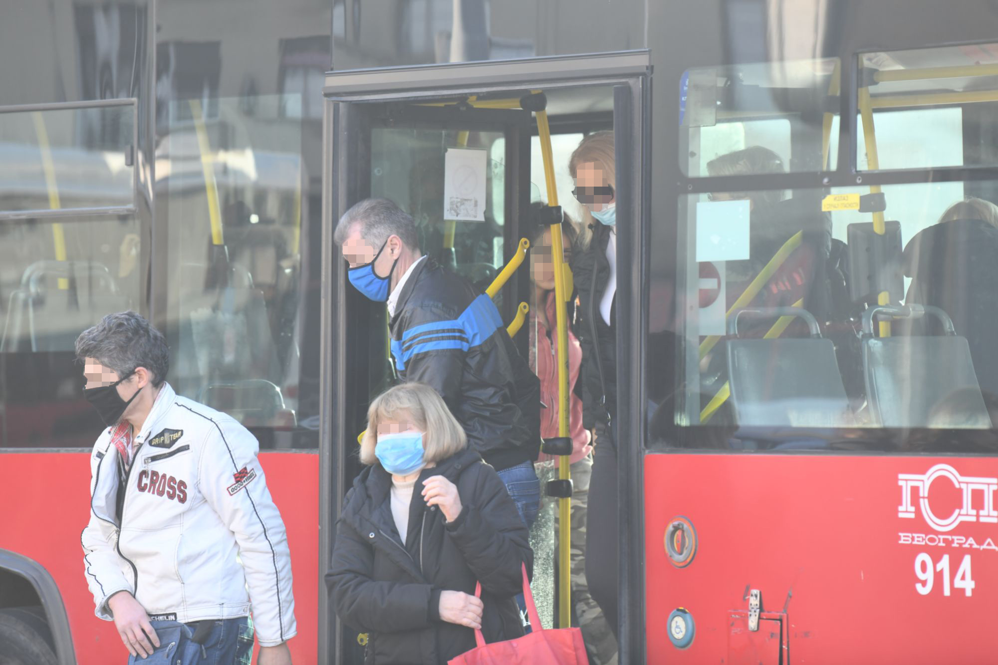 Beograd, 16.11.2020. GSP, Autobus, autobusi, prevoz, maska, maske, koronavirus, autobuska stanica, Zeleni venac Foto: Goran Srdanov/Nova.rs