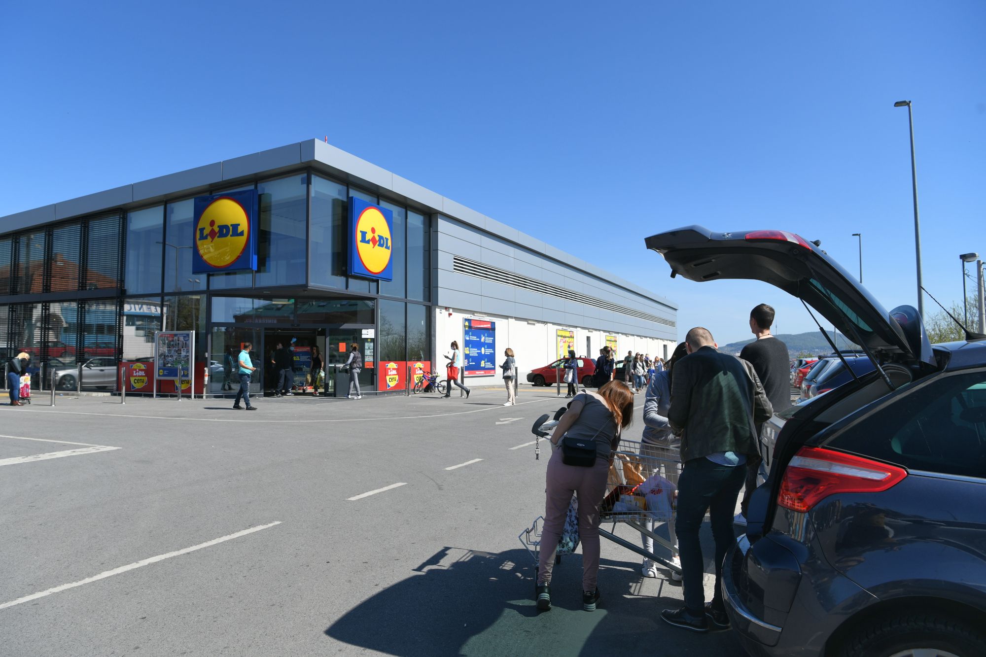 Lidl vidikovac, red ispred, spremanje za uskrs, korona, koronavirus, guzva, redovi, Foto: Filip Krainčanić/Nova.rs