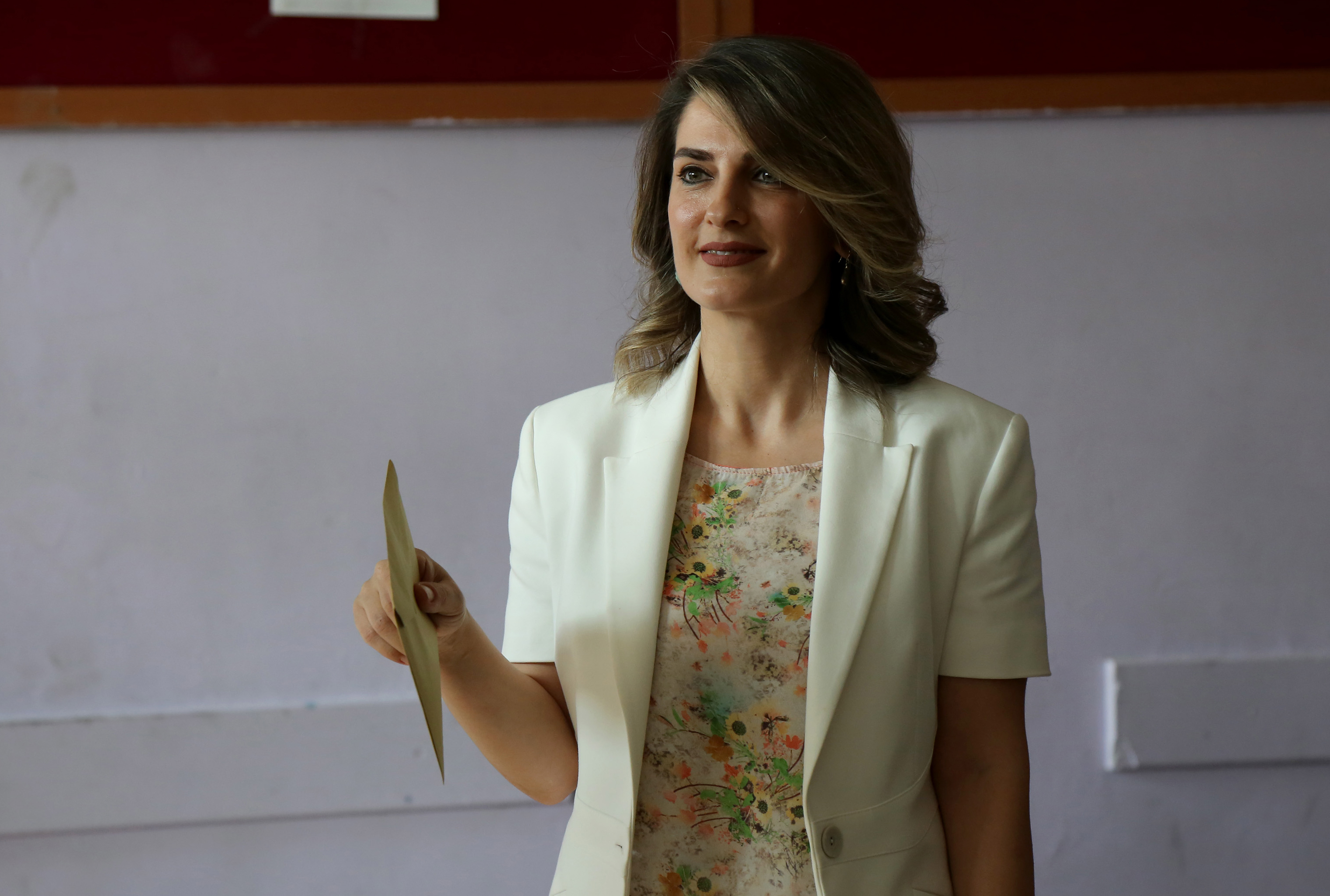 Turkish people vote in snap elections