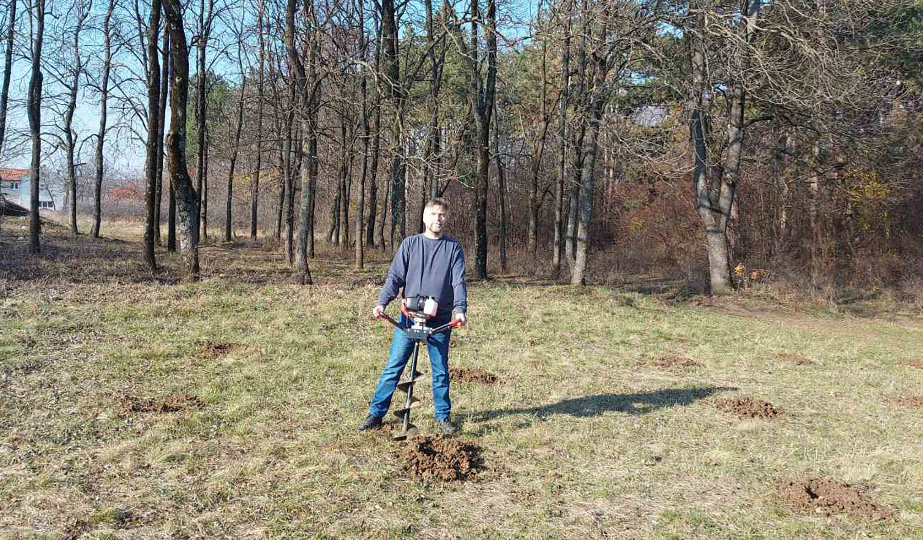 Ekološki aktivista pošumljava Šumarice