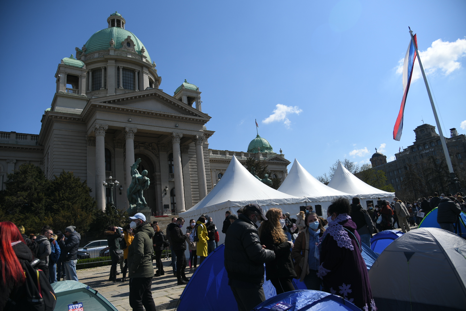 beograd 9.4.2021 protest frelensera i internet radnika ispred savezne skupštine