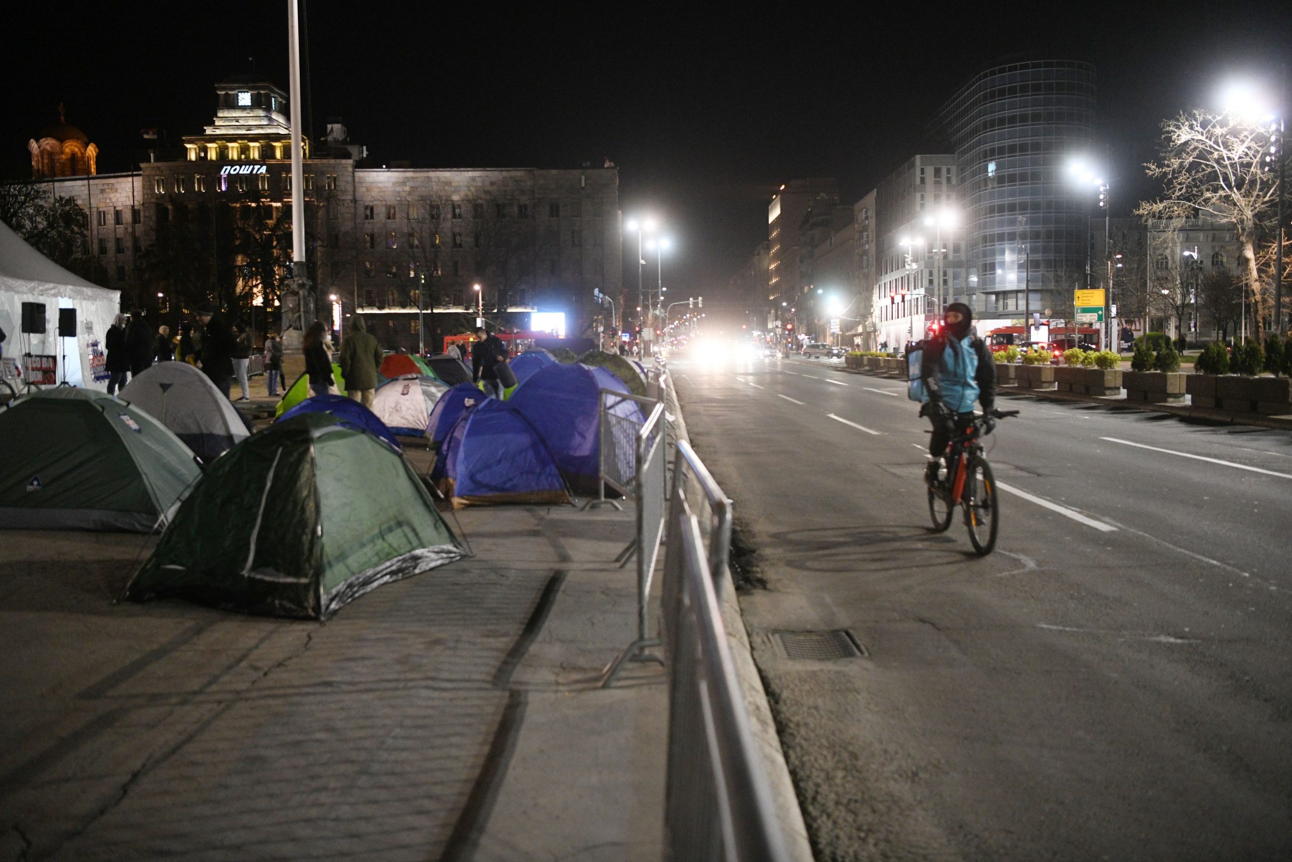 Beograd 09. april 2021. Frilenseri na kampovanju ispred skupstine, radnici na internetu protest ispred skupstine Foto:Filip Krainčanić/Nova.rs