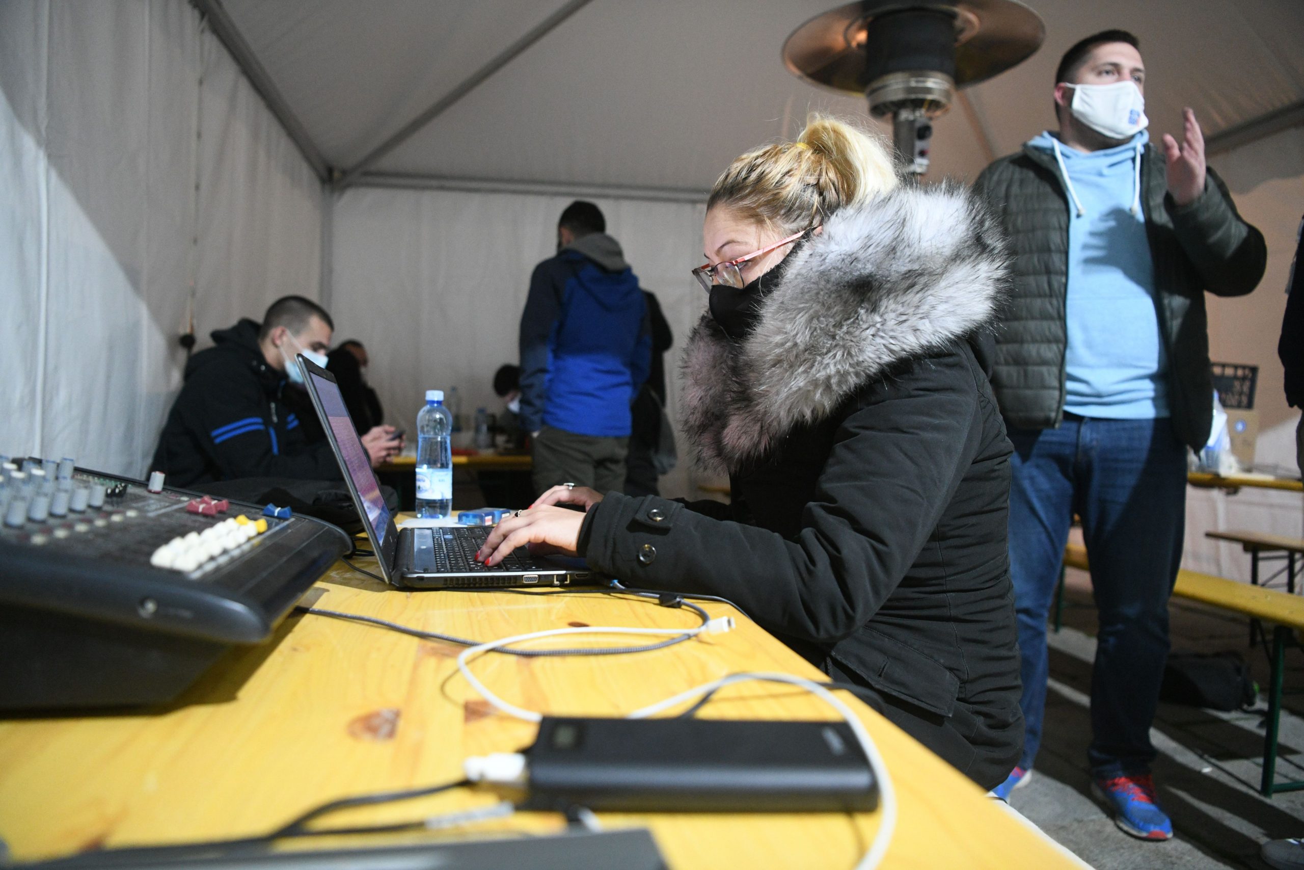 Beograd 09. april 2021. Frilenseri na kampovanju ispred skupstine, radnici na internetu protest ispred skupstine Foto:Filip Krainčanić/Nova.rs