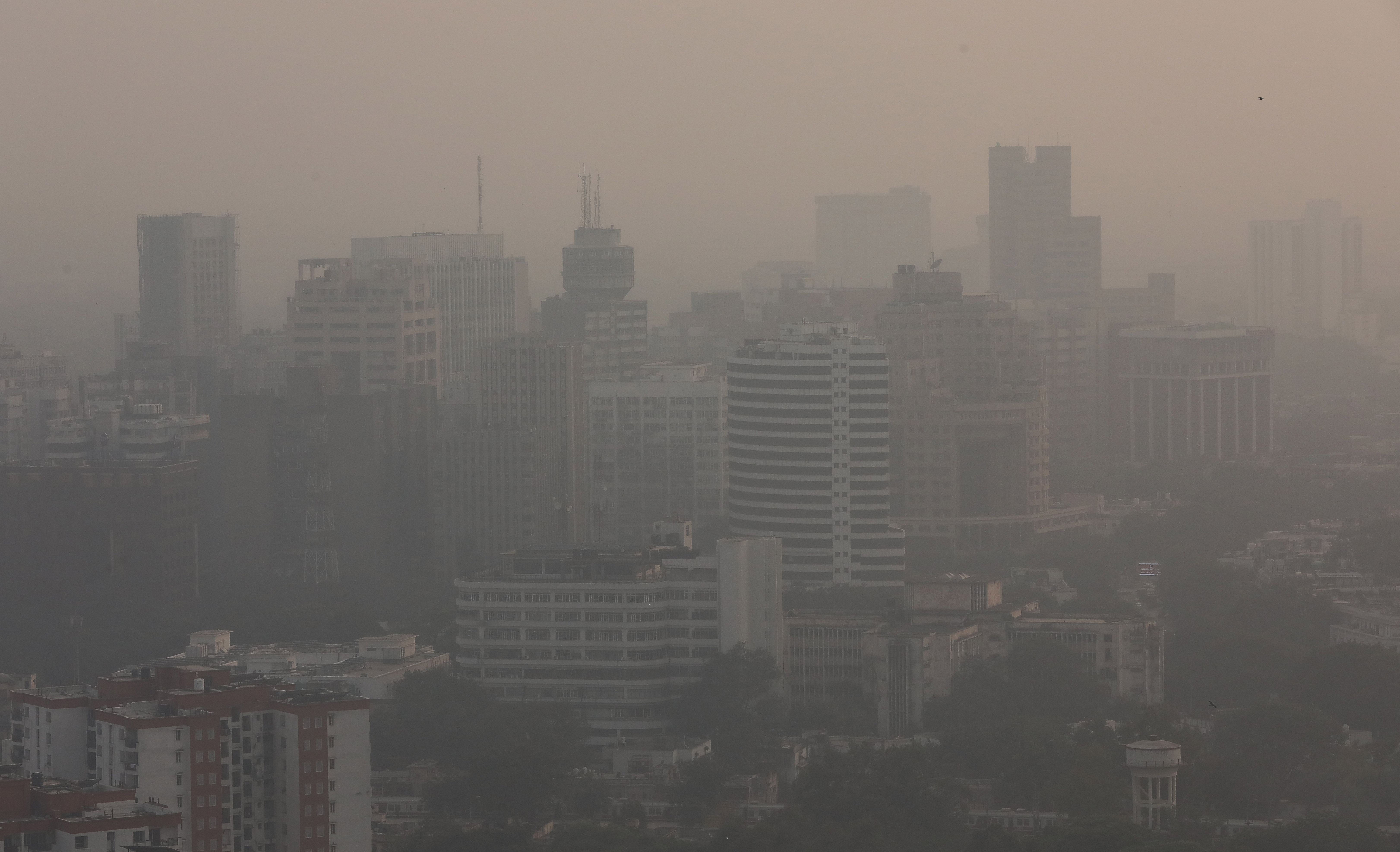 Officials call for New Delhi lockdown amid severe air pollution levels
